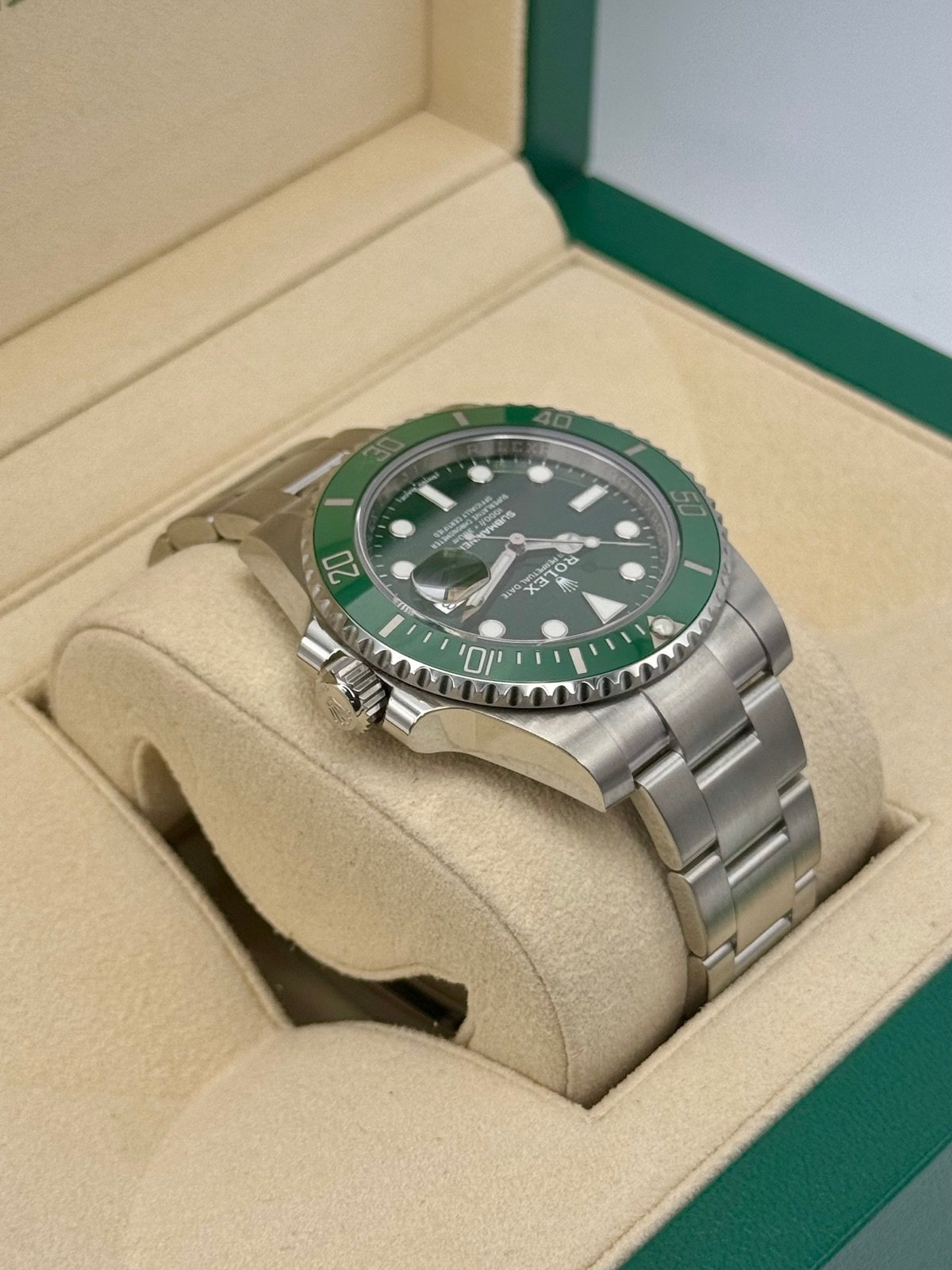2019 Rolex Submariner “Hulk” 40mm 116610LV Green Dial - Image 8