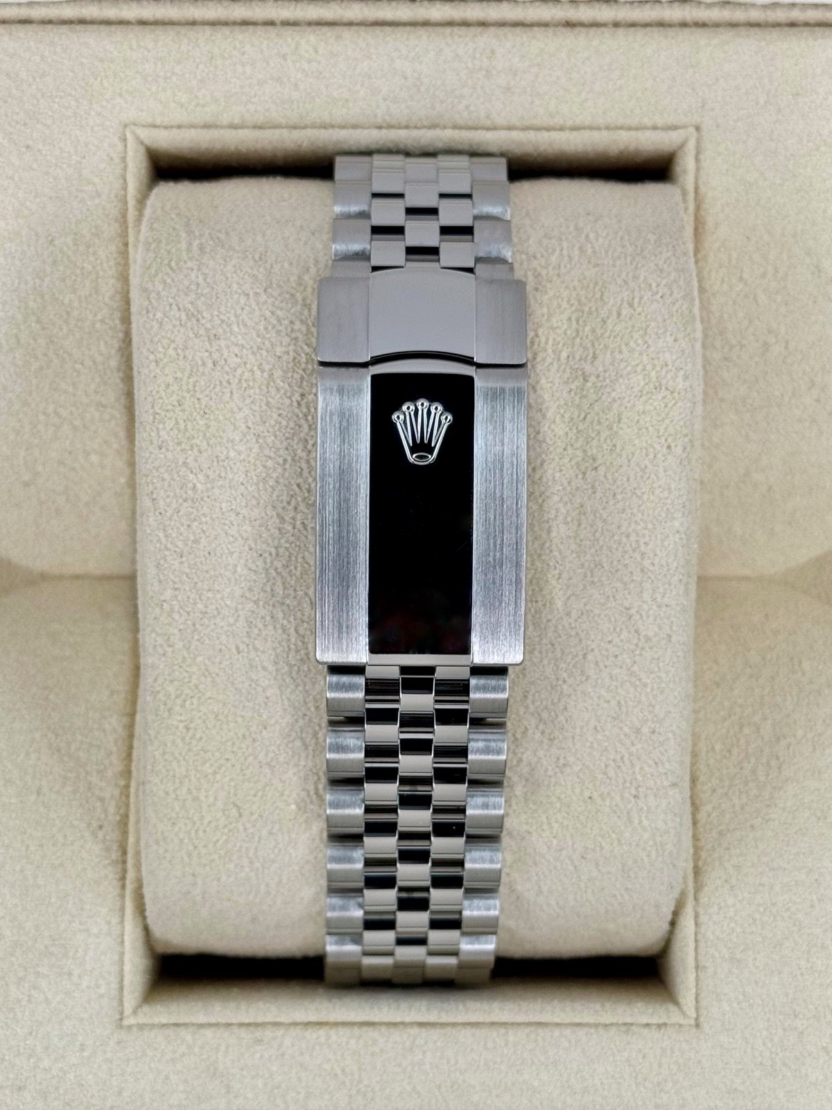 2022 Rolex Datejust 41mm 126334 Stainless Steel Jubilee Blue Dial - Image 2
