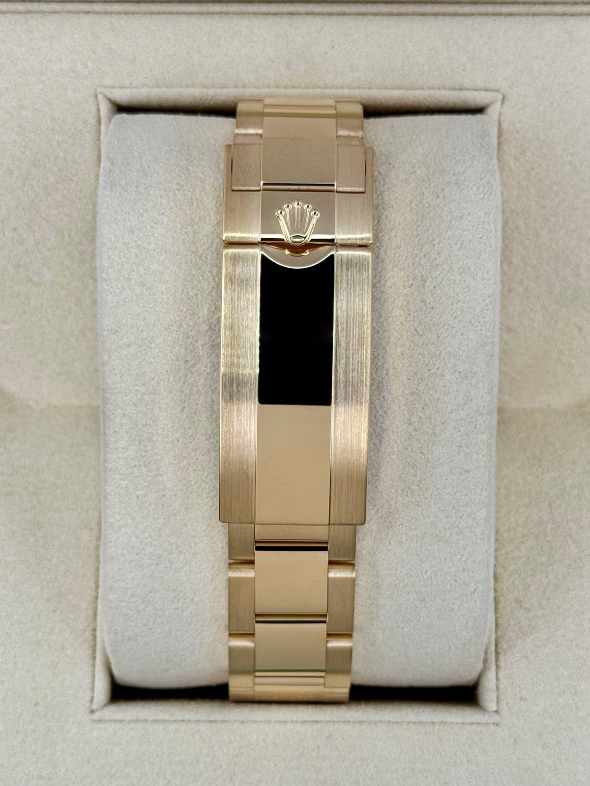 2020 Rolex Submariner 40mm 116618LN 18K Yellow Gold Black Dial - Image 2