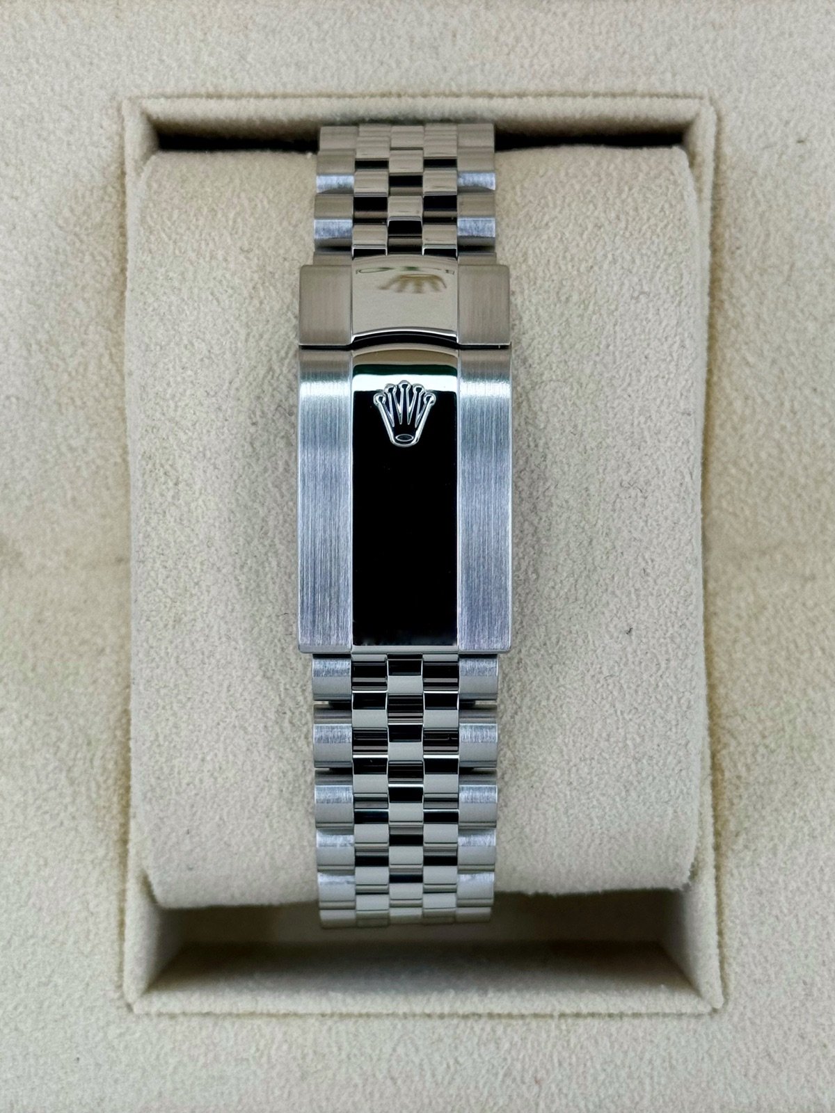 2023 Rolex Datejust 41mm 126334 Jubilee Blue Roman Numeral Dial - Image 2