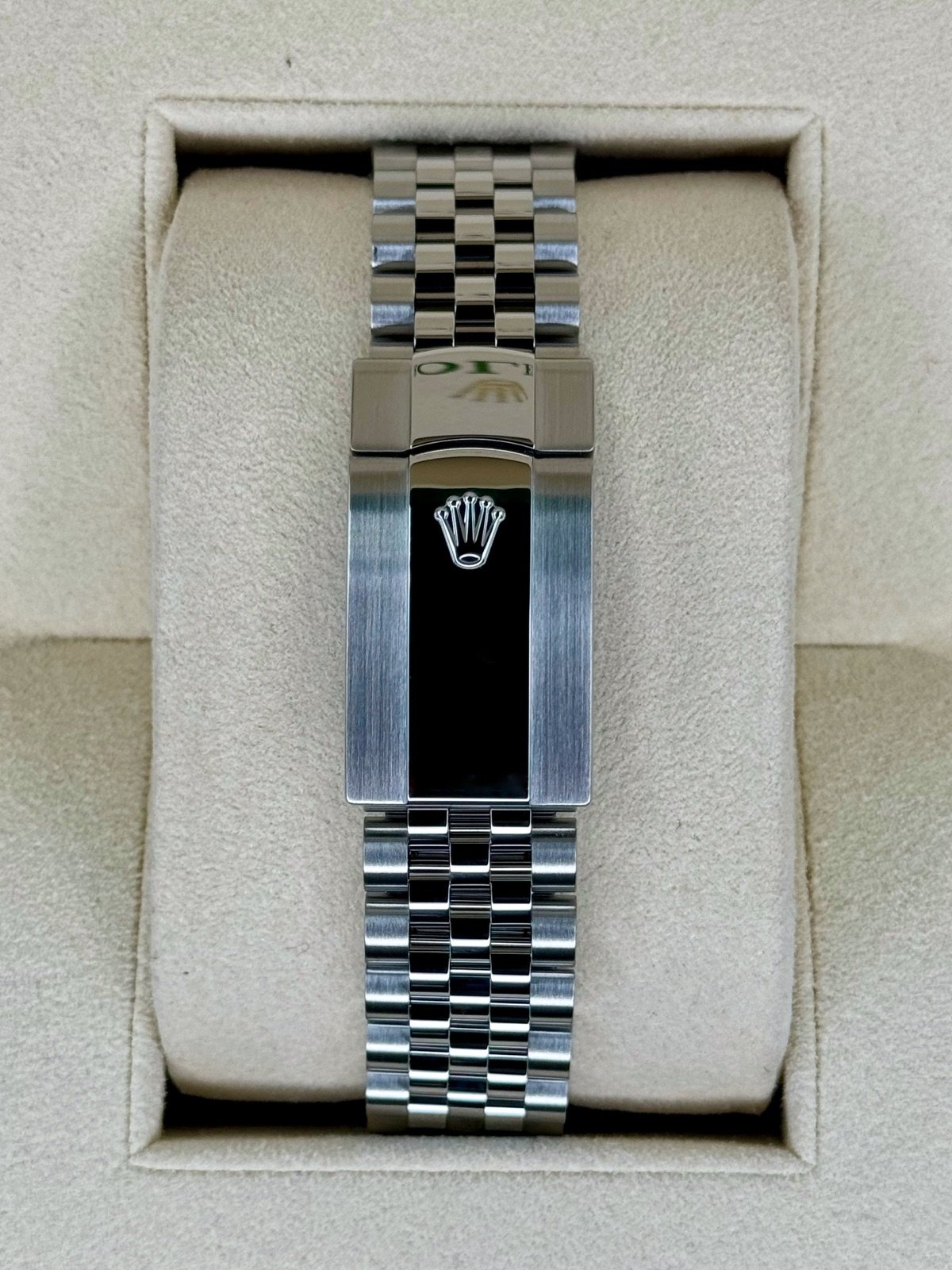2022 Rolex Datejust 41mm 126300 Jubilee Green Dial - Image 2