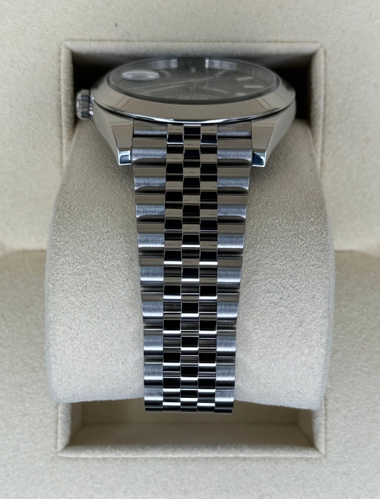 2022 Rolex Datejust 41mm 126300 Jubilee Green Dial - Image 4