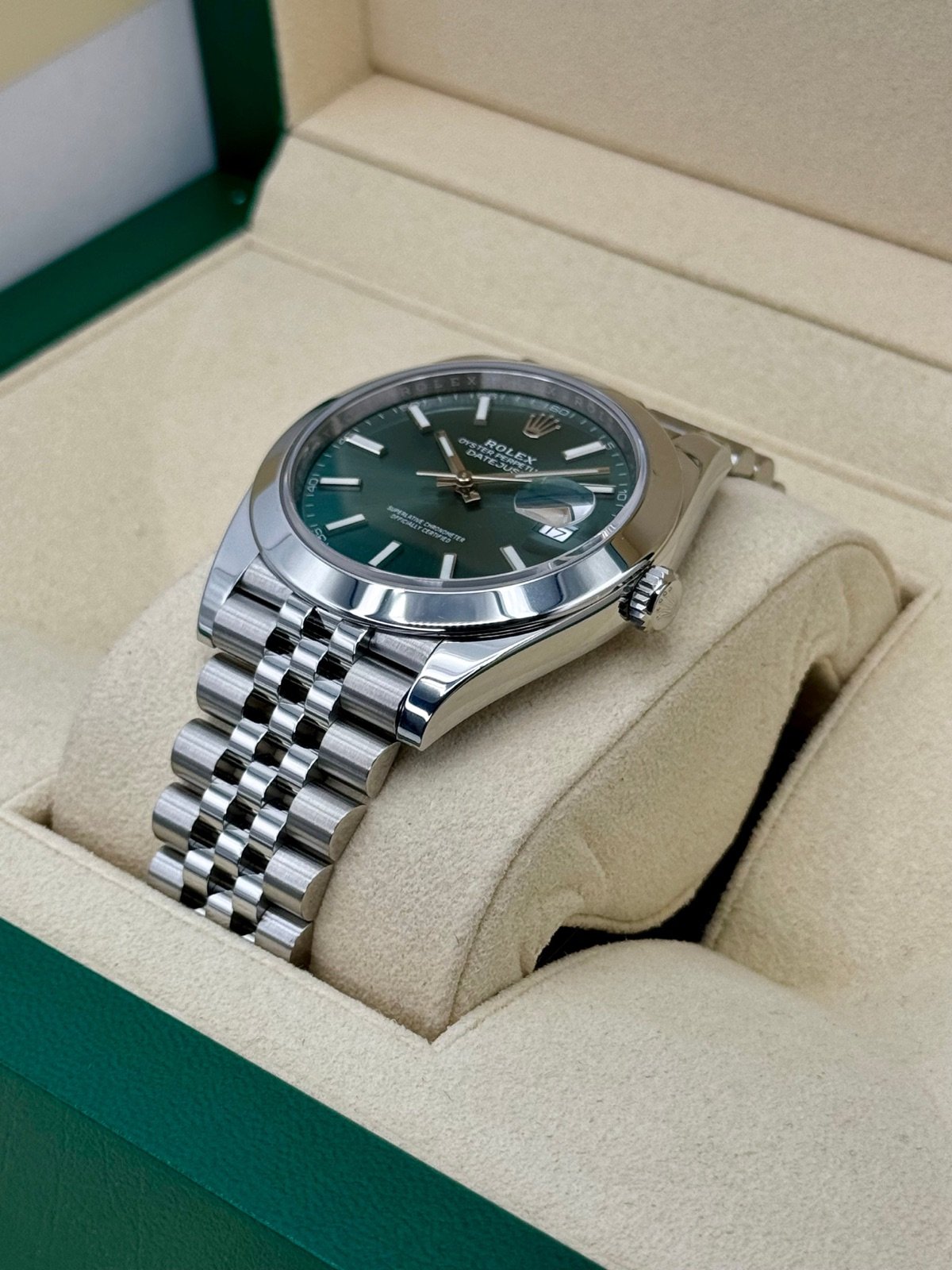 2022 Rolex Datejust 41mm 126300 Jubilee Green Dial - Image 5