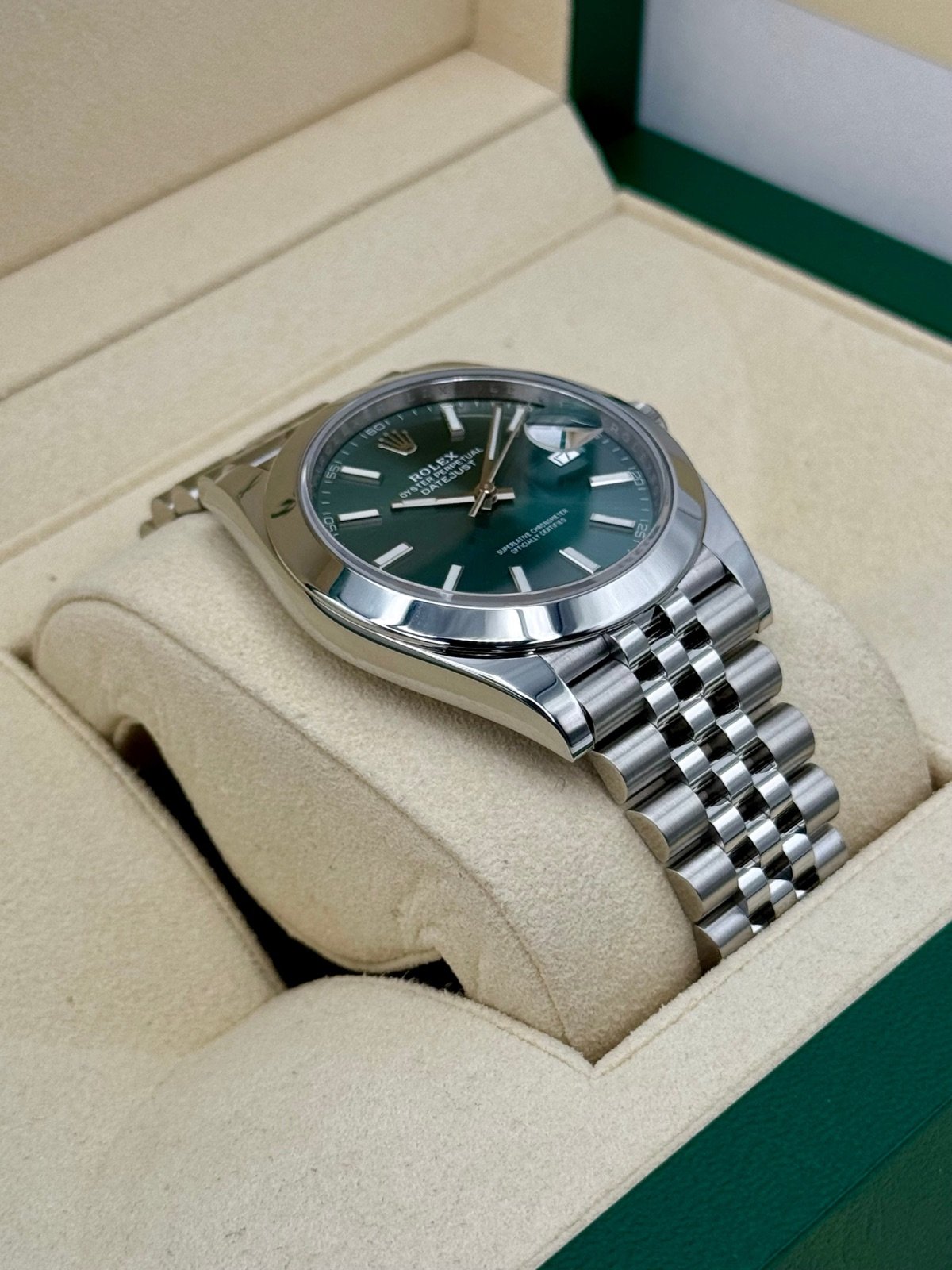 2022 Rolex Datejust 41mm 126300 Jubilee Green Dial - Image 6