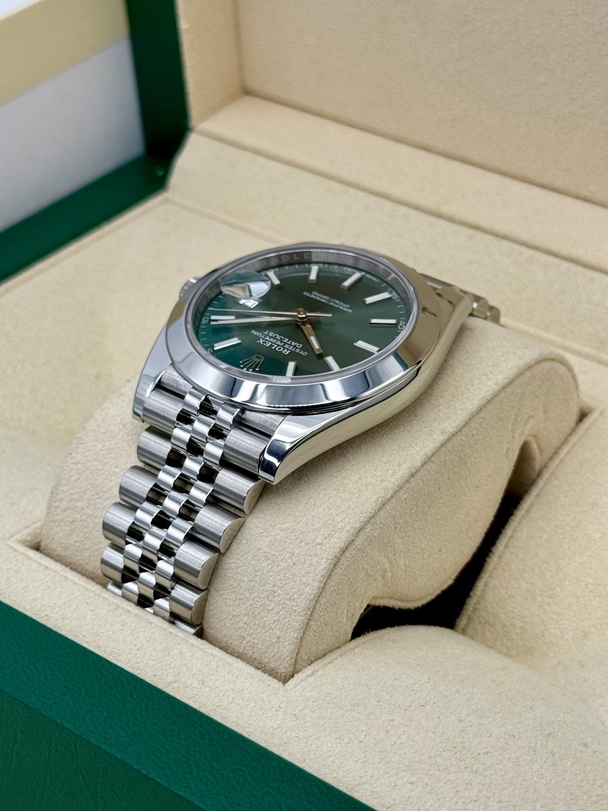 2022 Rolex Datejust 41mm 126300 Jubilee Green Dial - Image 7