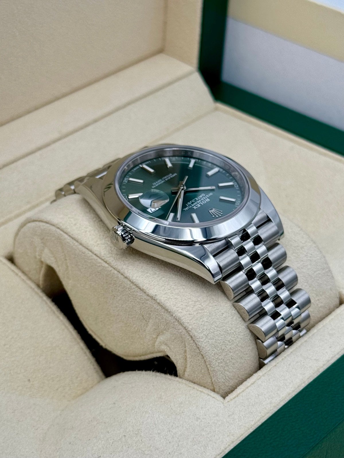 2022 Rolex Datejust 41mm 126300 Jubilee Green Dial - Image 8
