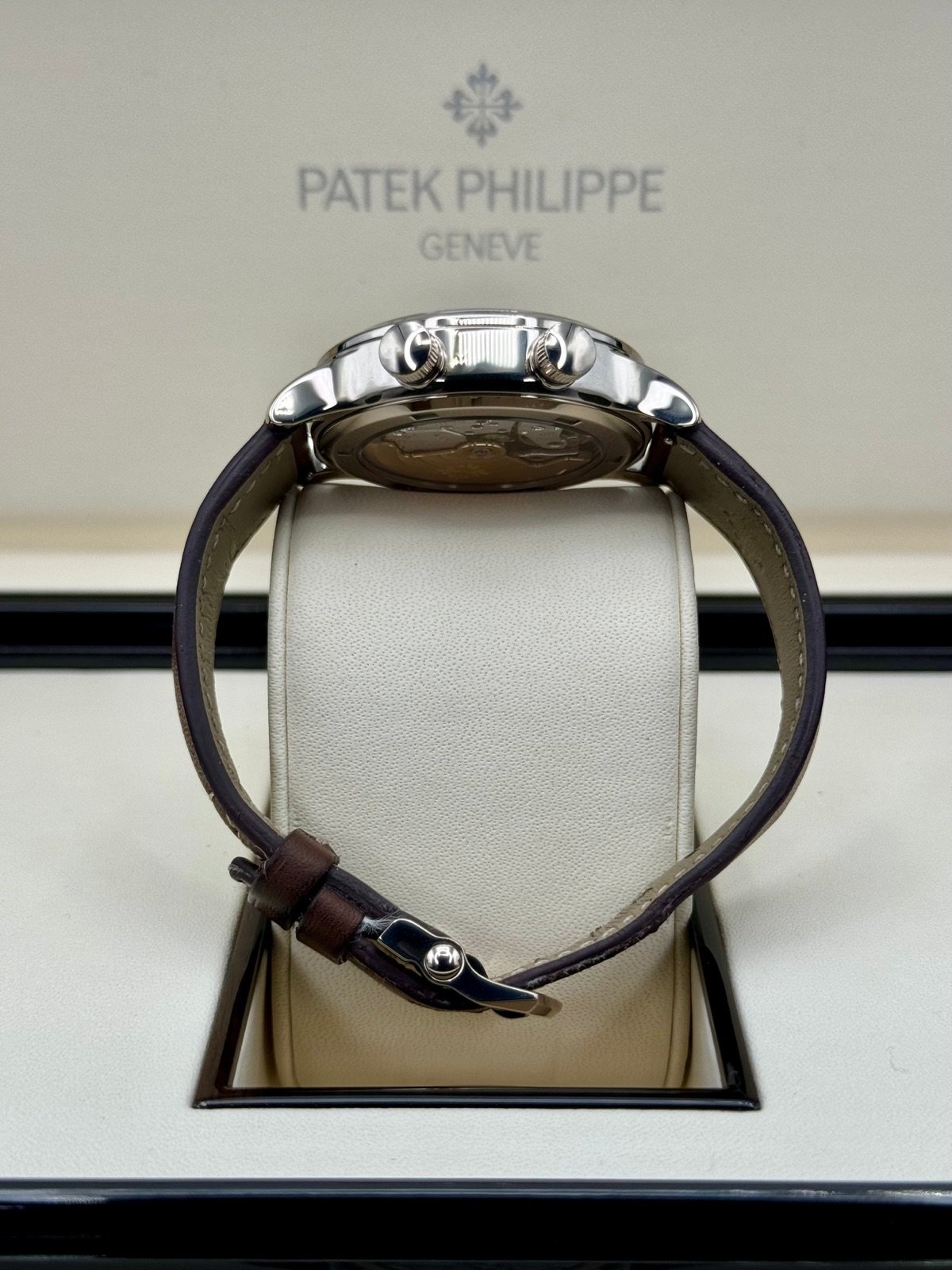 2021 Patek Philippe 37.5mm 7234G Calatrava Pilot Travel Time White Gold - Image 10