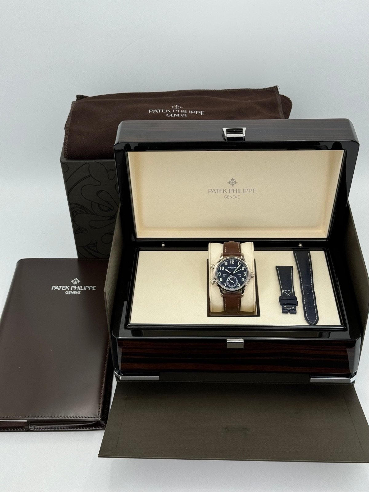 2021 Patek Philippe 37.5mm 7234G Calatrava Pilot Travel Time White Gold - Image 14