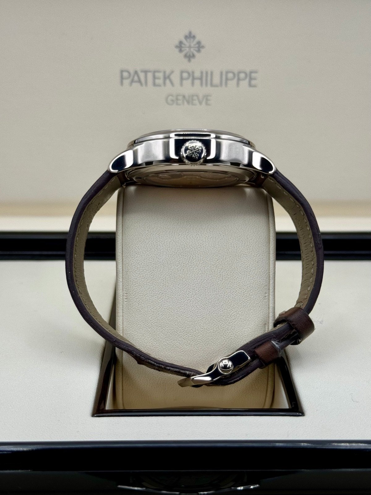 2021 Patek Philippe 37.5mm 7234G Calatrava Pilot Travel Time White Gold - Image 9