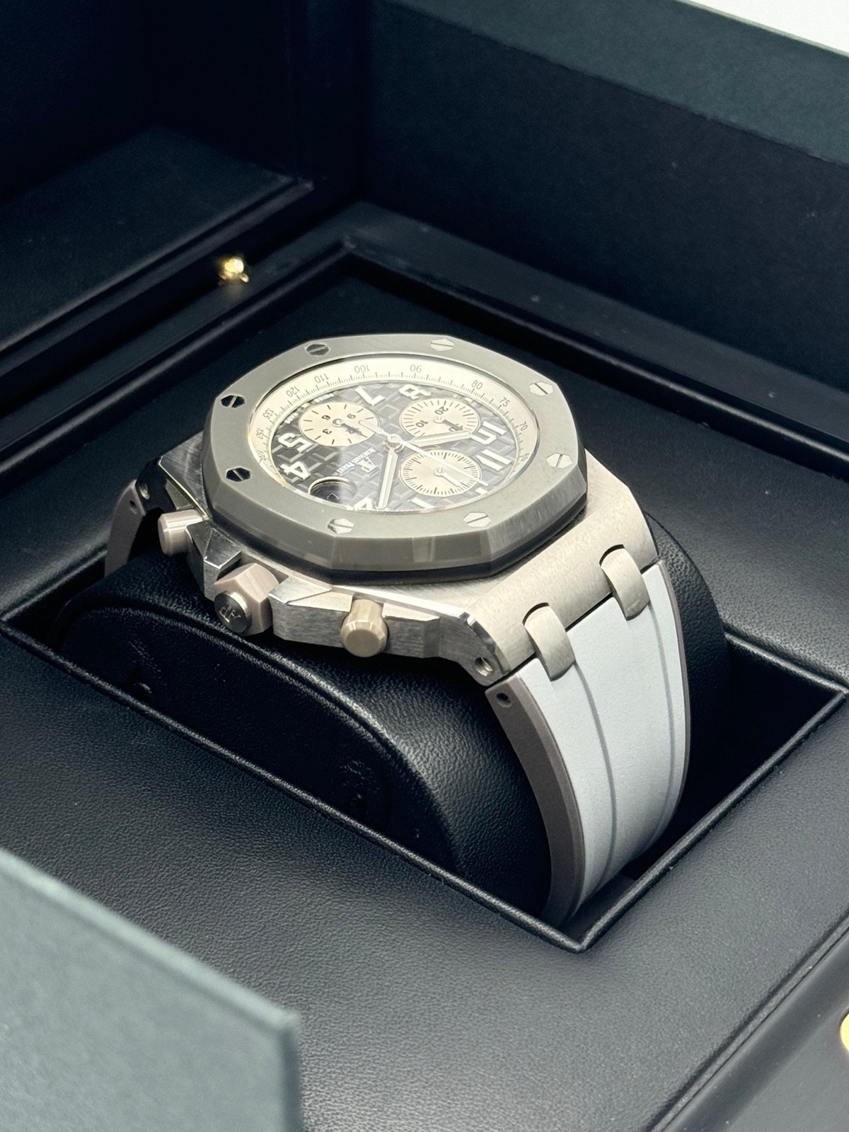 2021 Audemars Piguet Royal Oak Offshore Chrono 42mm 26470IO - Image 8