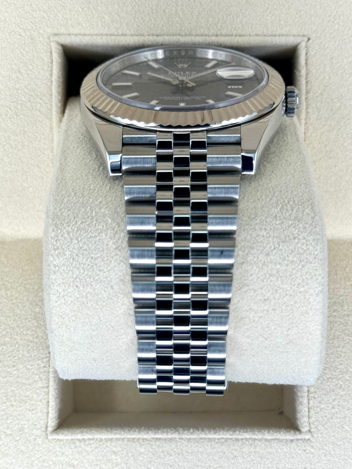2021 Rolex Datejust 41mm 126334 Stainless Steel Jubilee Rhodium Dial - Image 3