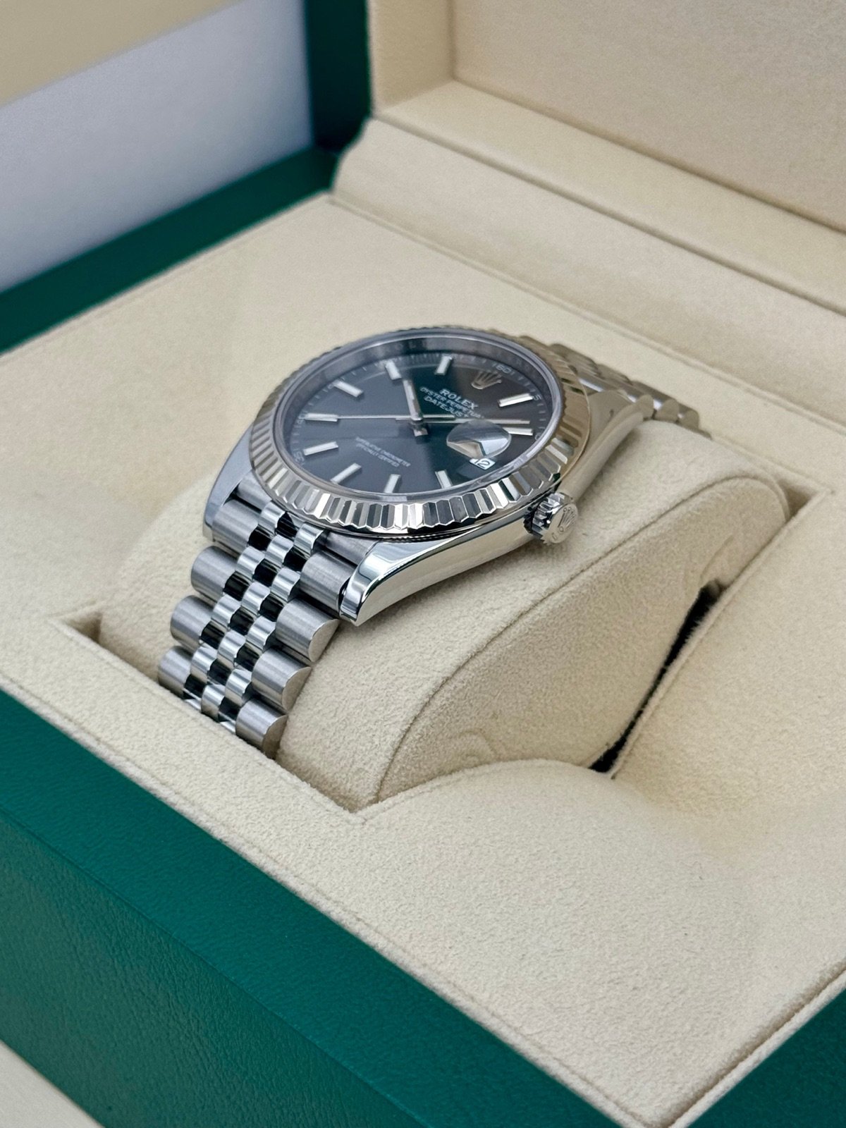 2021 Rolex Datejust 41mm 126334 Stainless Steel Jubilee Rhodium Dial - Image 5