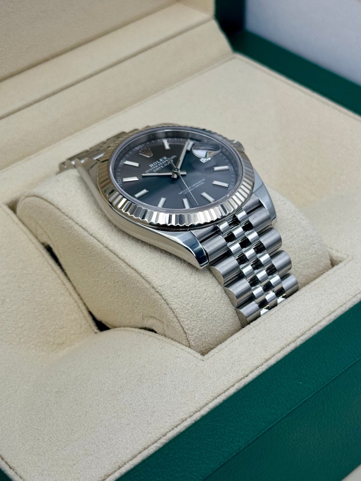 2021 Rolex Datejust 41mm 126334 Stainless Steel Jubilee Rhodium Dial - Image 6