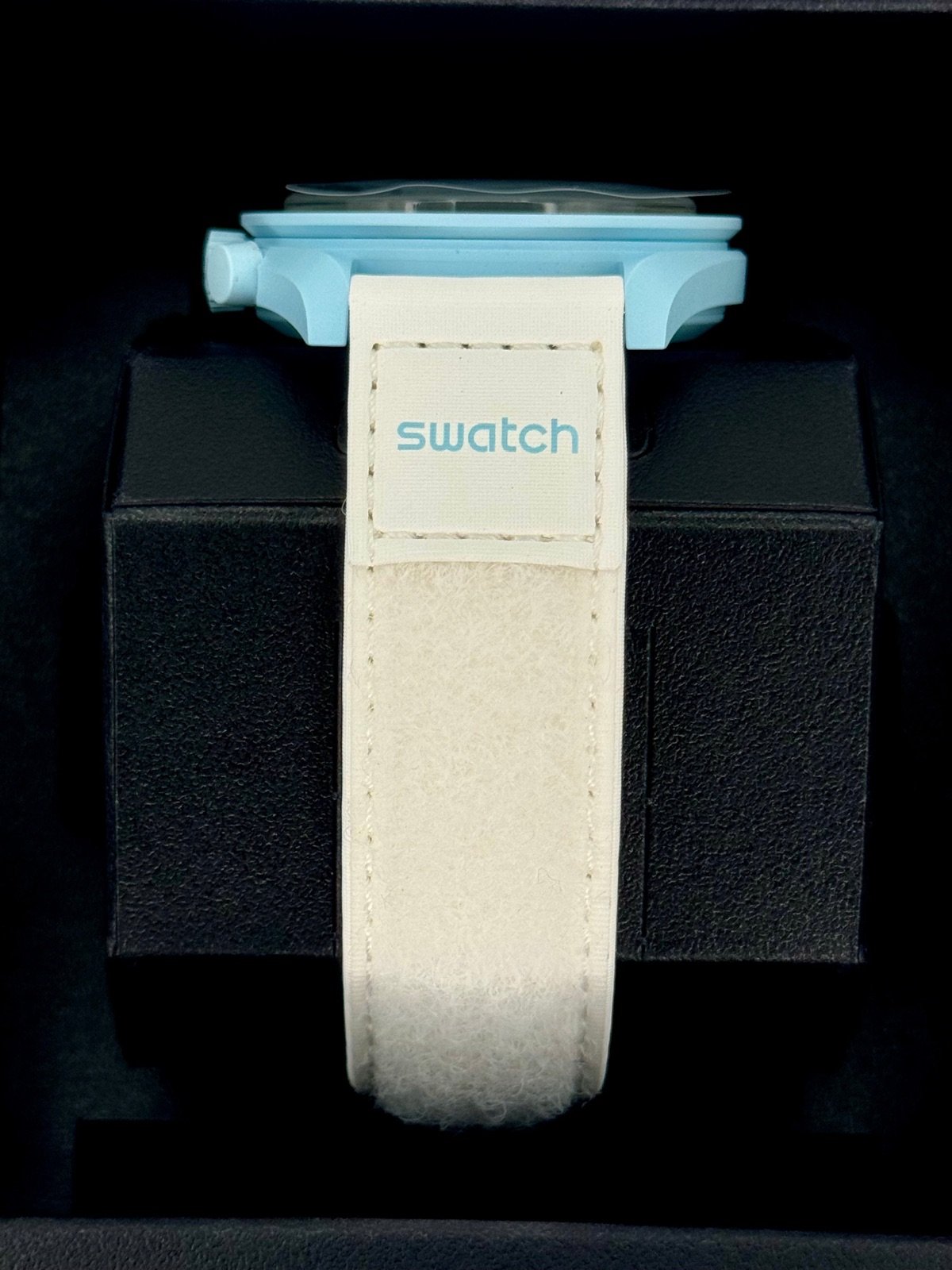 Omega S033L100 Bioceramic Moon Swatch – Mission to Uranus (Unworn) - Image 3
