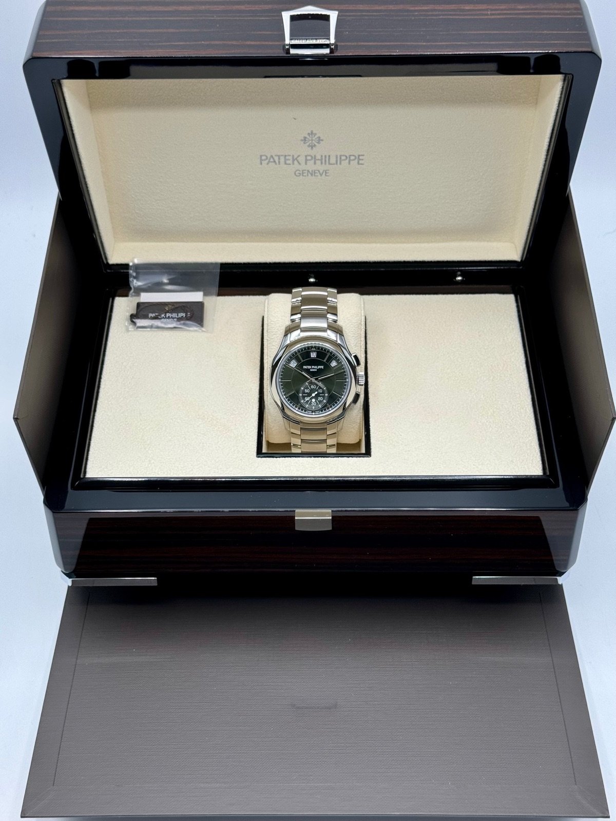 2024 Patek Philippe 5905/1A Flyback Chronograph Annual Calendar Olive Green Dial (Unworn) - Image 13