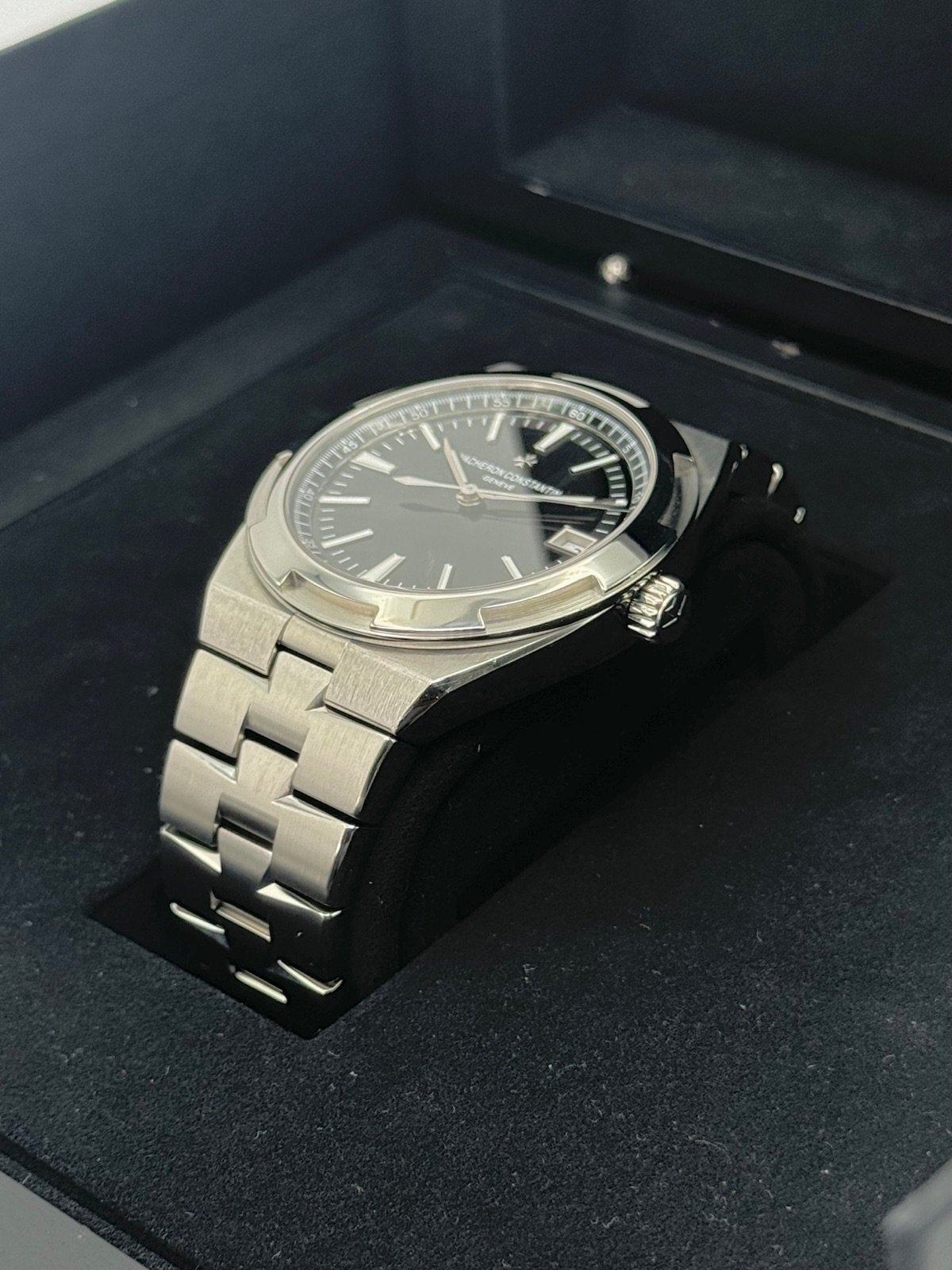 2021 Vacheron Constantin Overseas 41mm 4500V Stainless Black Dial - Image 5