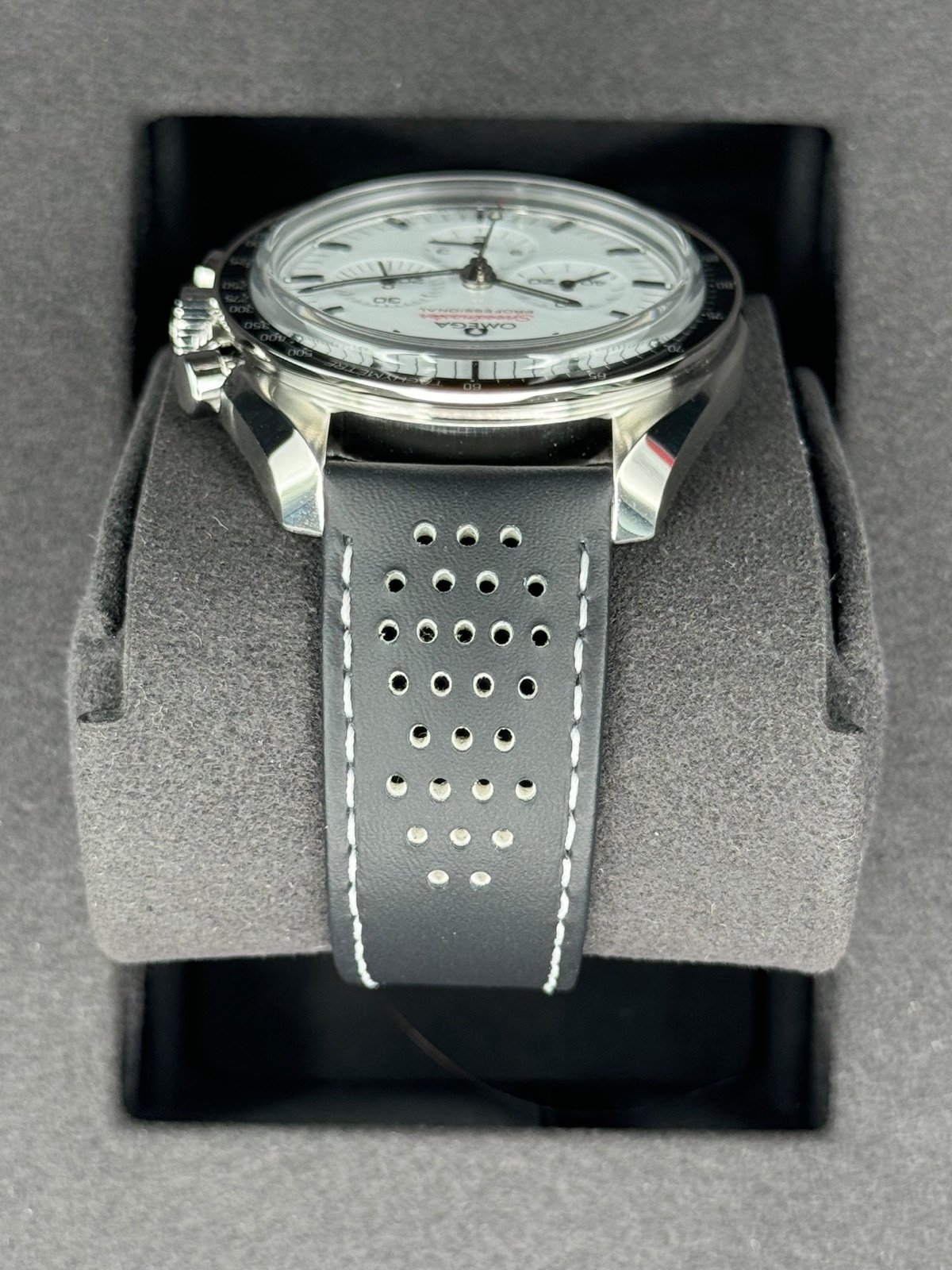 2024 Omega Speedmaster Professional 42mm 31032425004002 White Dial (Unworn) - Image 4
