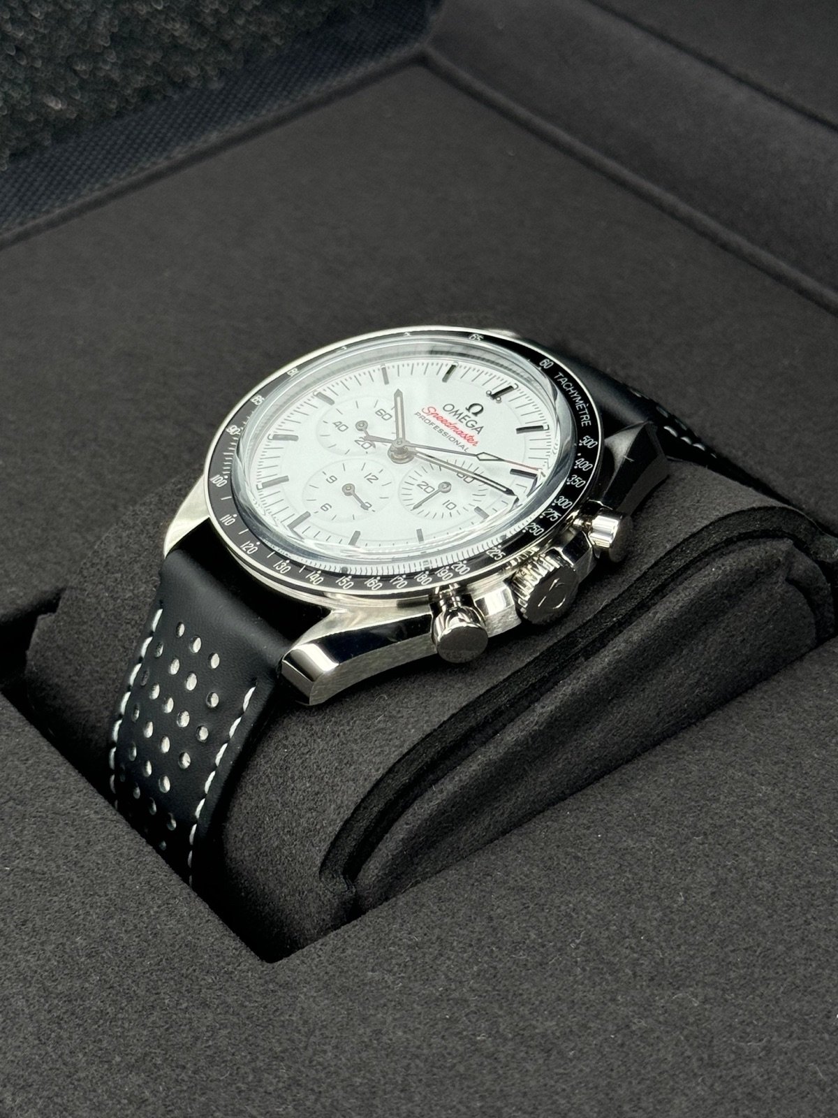 2024 Omega Speedmaster Professional 42mm 31032425004002 White Dial (Unworn) - Image 5