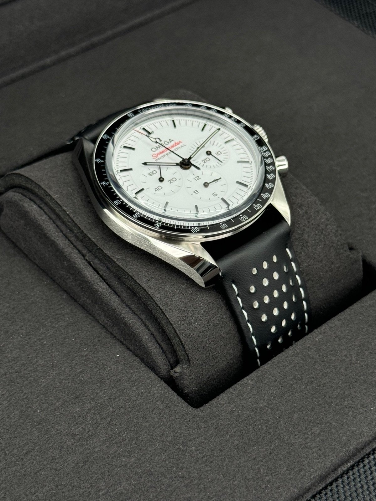 2024 Omega Speedmaster Professional 42mm 31032425004002 White Dial (Unworn) - Image 6