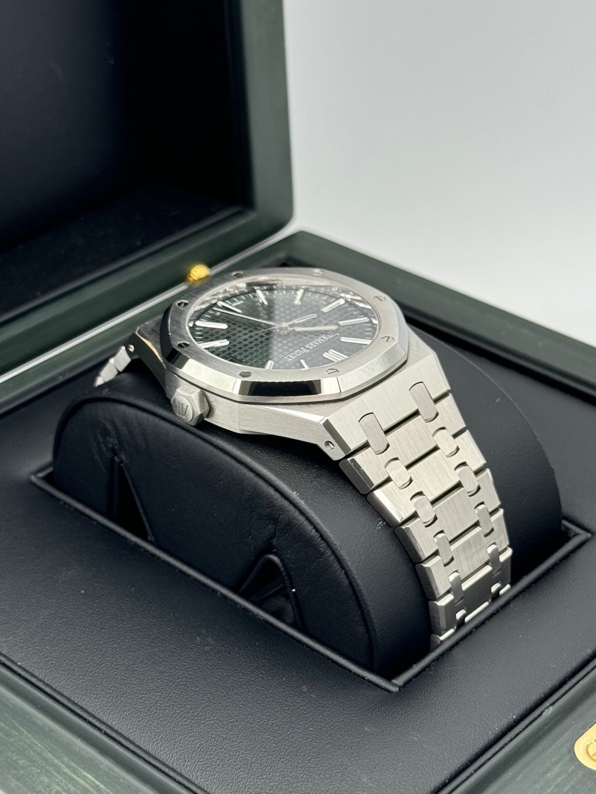 2023 Audemars Piguet Royal Oak 41mm 15510ST Green Dial - Image 10