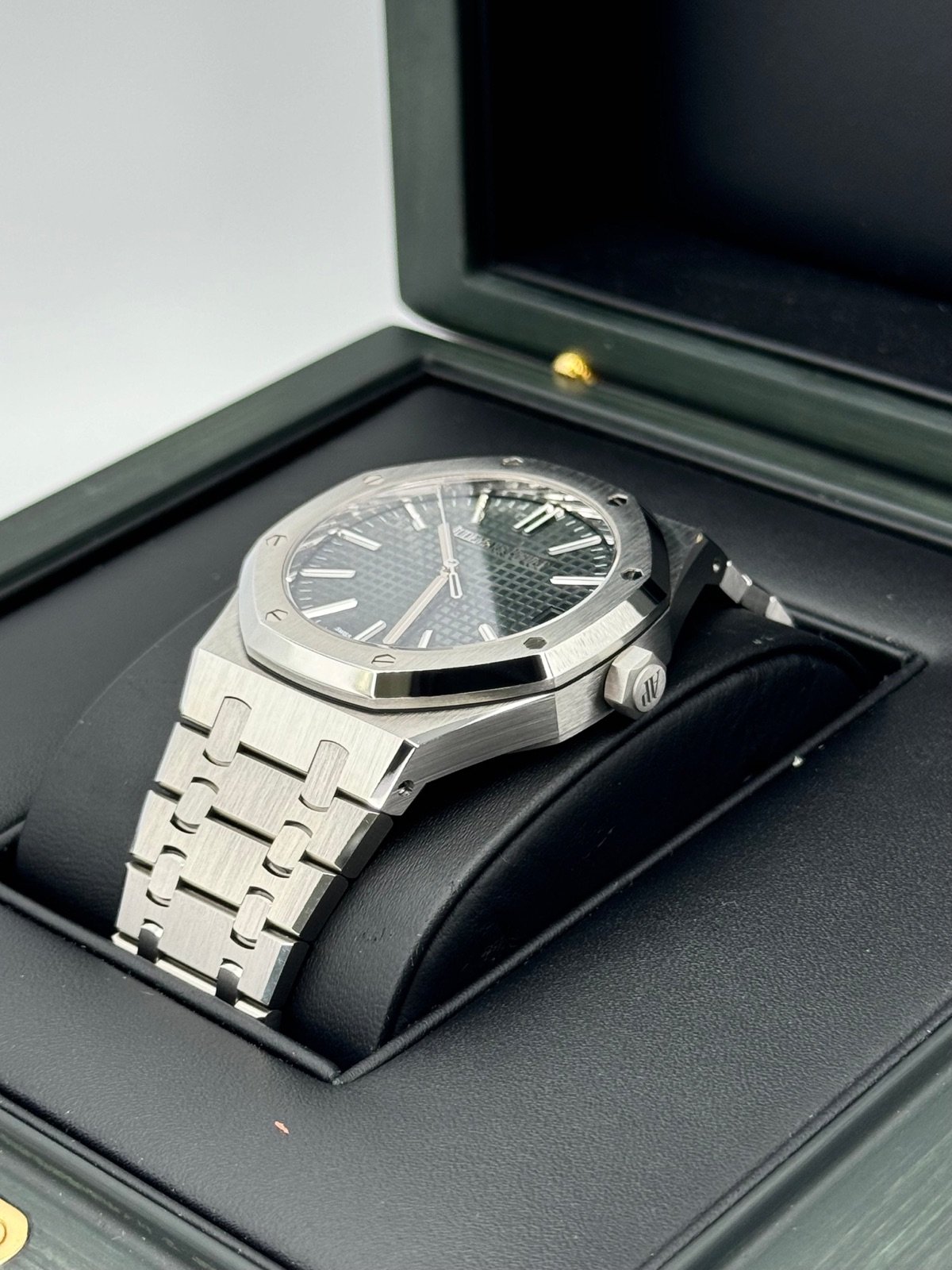 2023 Audemars Piguet Royal Oak 41mm 15510ST Green Dial - Image 5