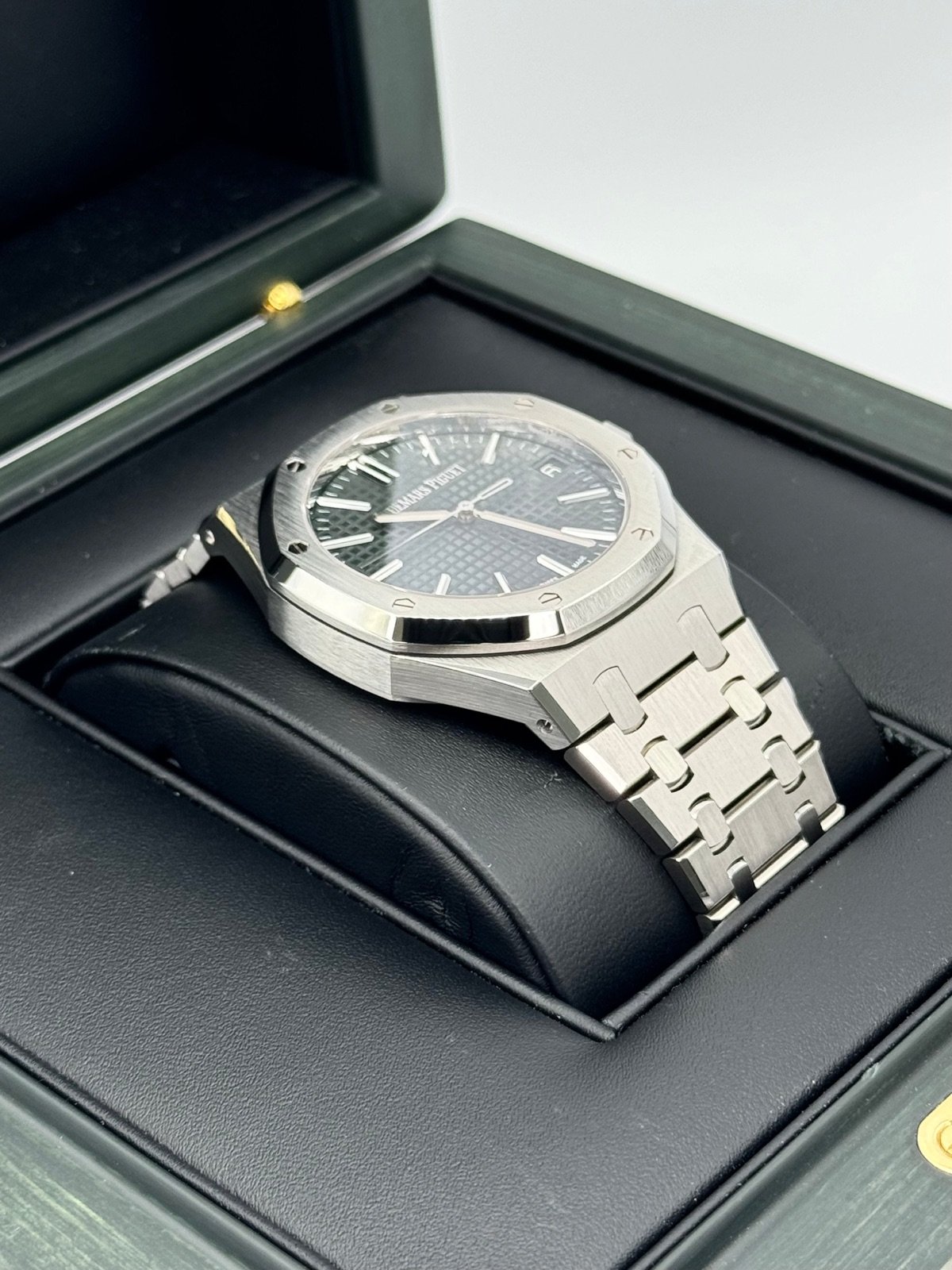 2023 Audemars Piguet Royal Oak 41mm 15510ST Green Dial - Image 6