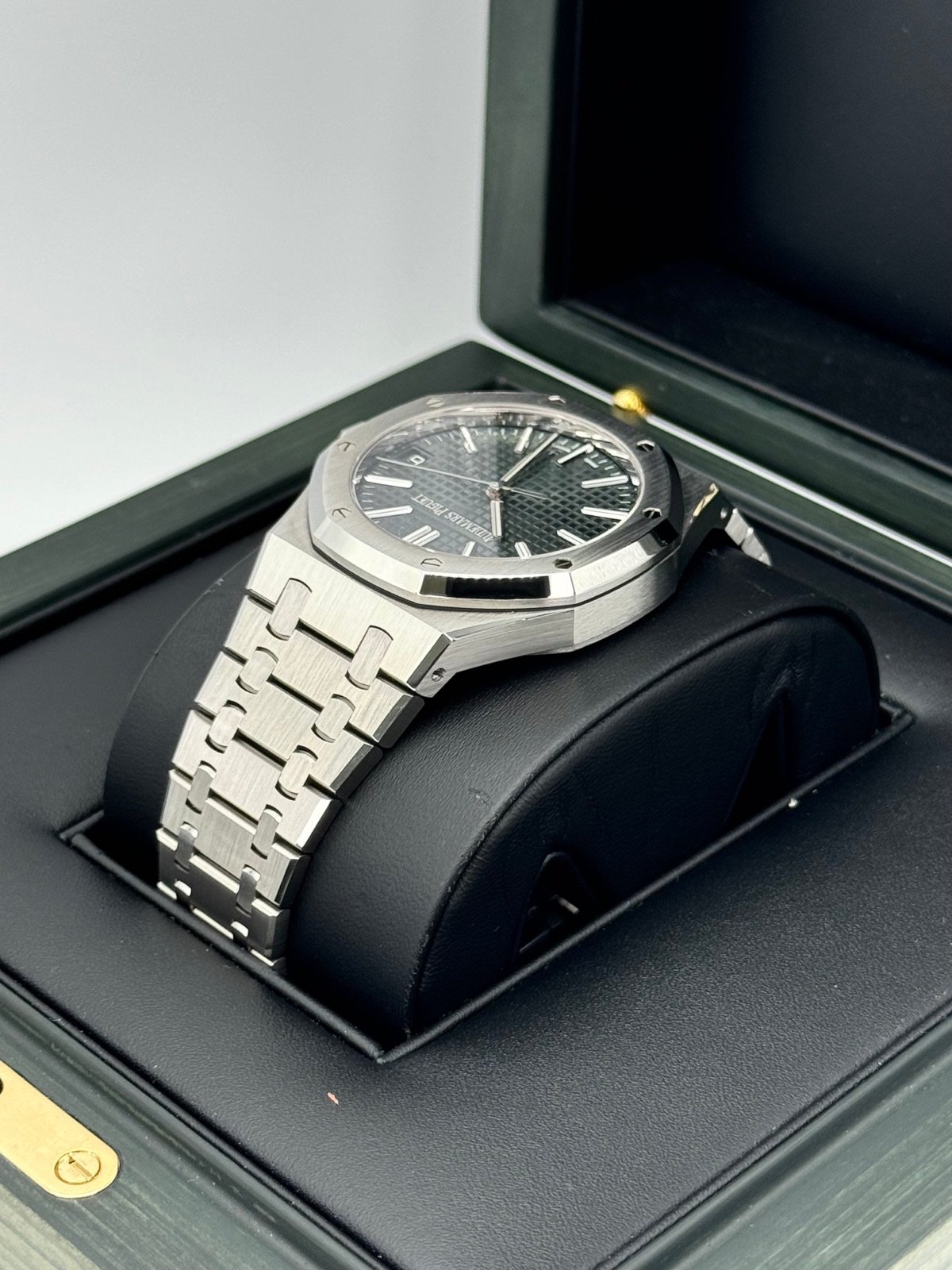 2023 Audemars Piguet Royal Oak 41mm 15510ST Green Dial - Image 7