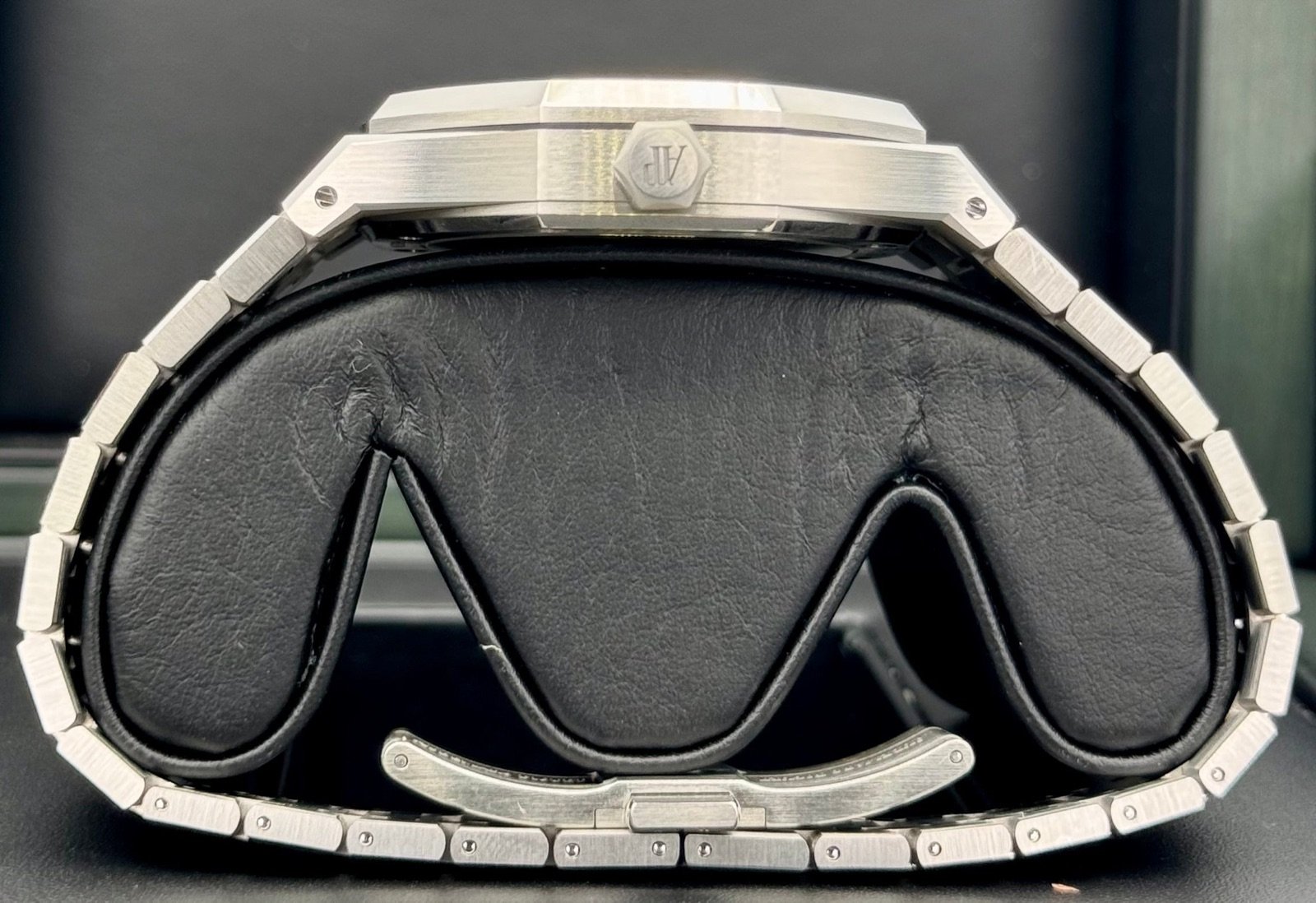 2023 Audemars Piguet Royal Oak 41mm 15510ST Green Dial - Image 9