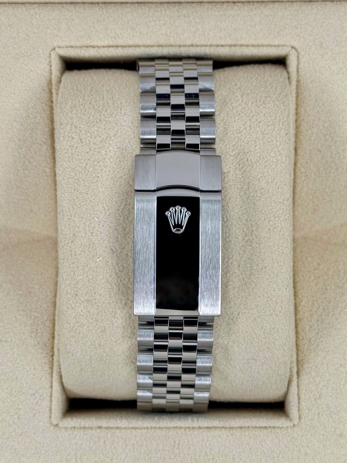 2024 Rolex Datejust 41mm 126300 Jubilee Wimbledon Dial (Unworn) - Image 2