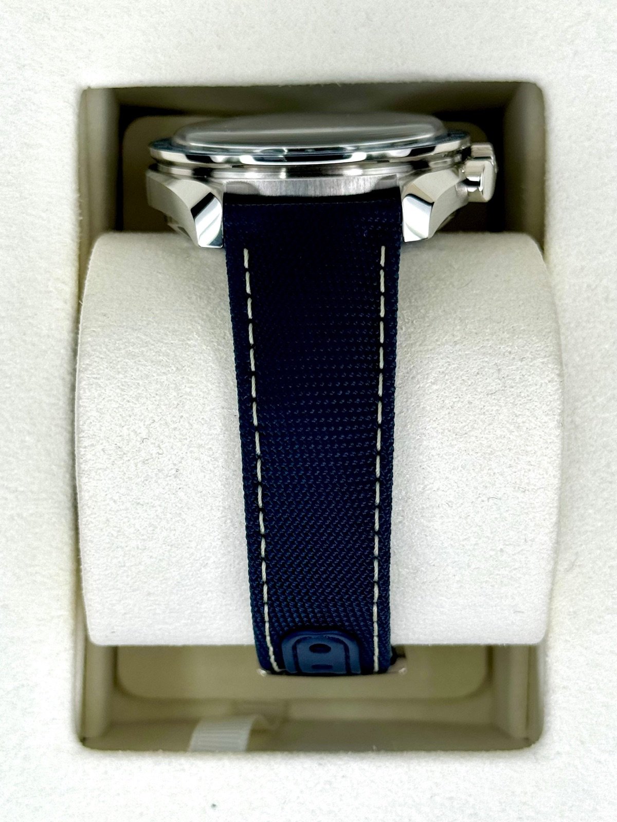 2024 Omega Speedmaster Silver Snoopy Award 310.32.42.50.02.001 (Unworn) - Image 3