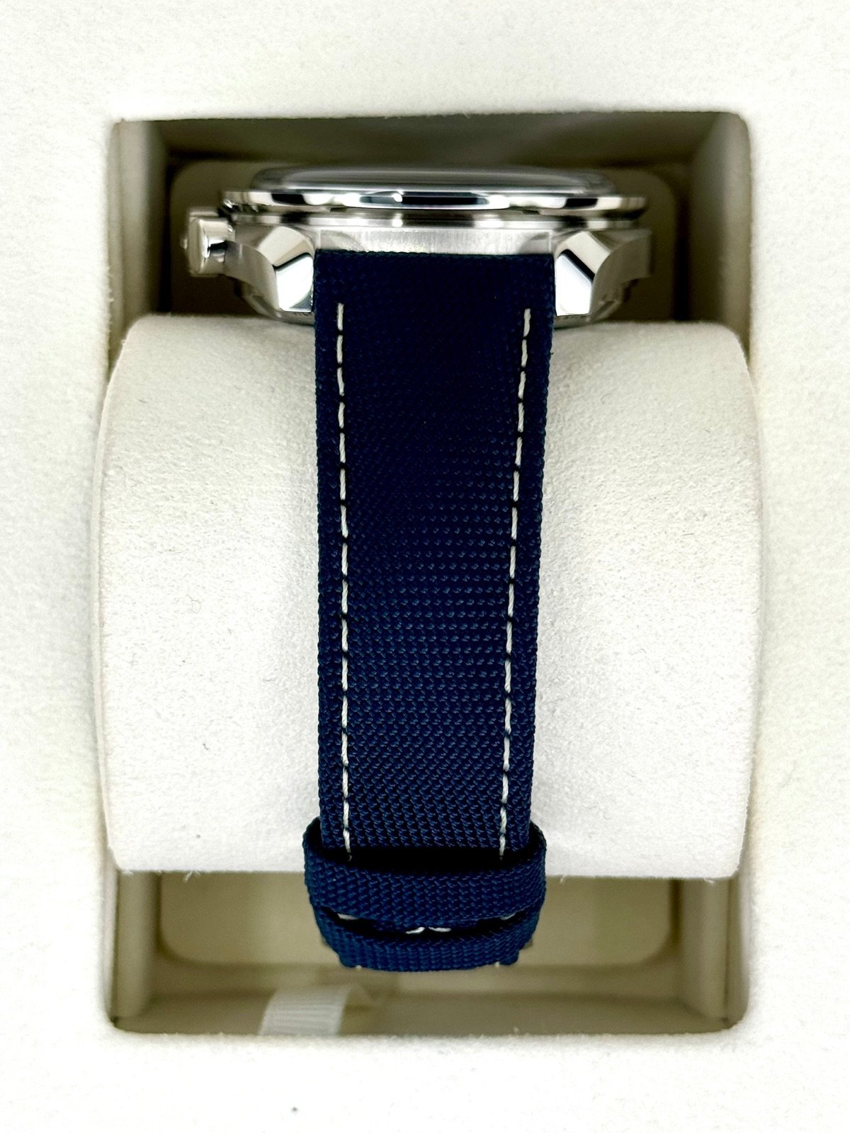 2024 Omega Speedmaster Silver Snoopy Award 310.32.42.50.02.001 (Unworn) - Image 4