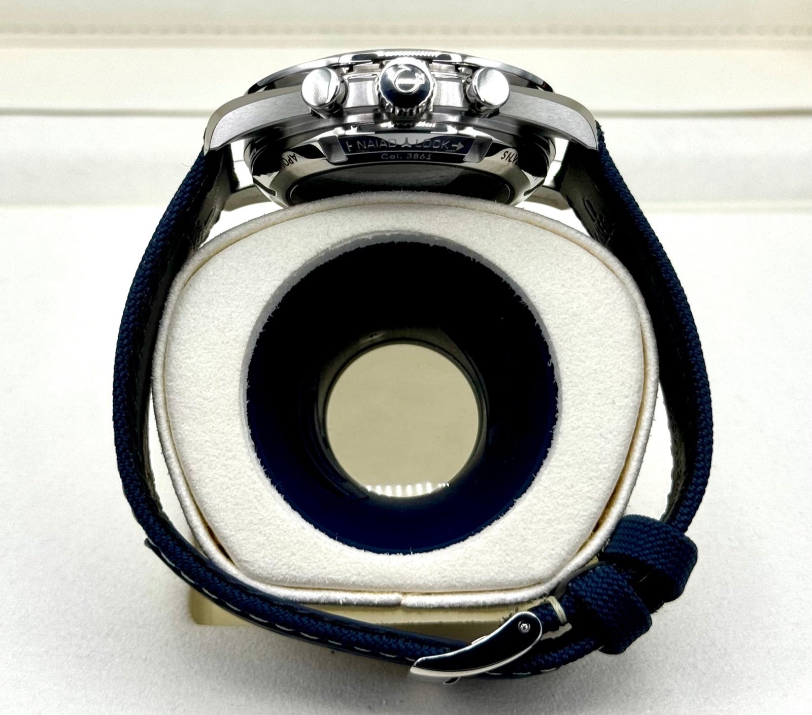 2024 Omega Speedmaster Silver Snoopy Award 310.32.42.50.02.001 (Unworn) - Image 9