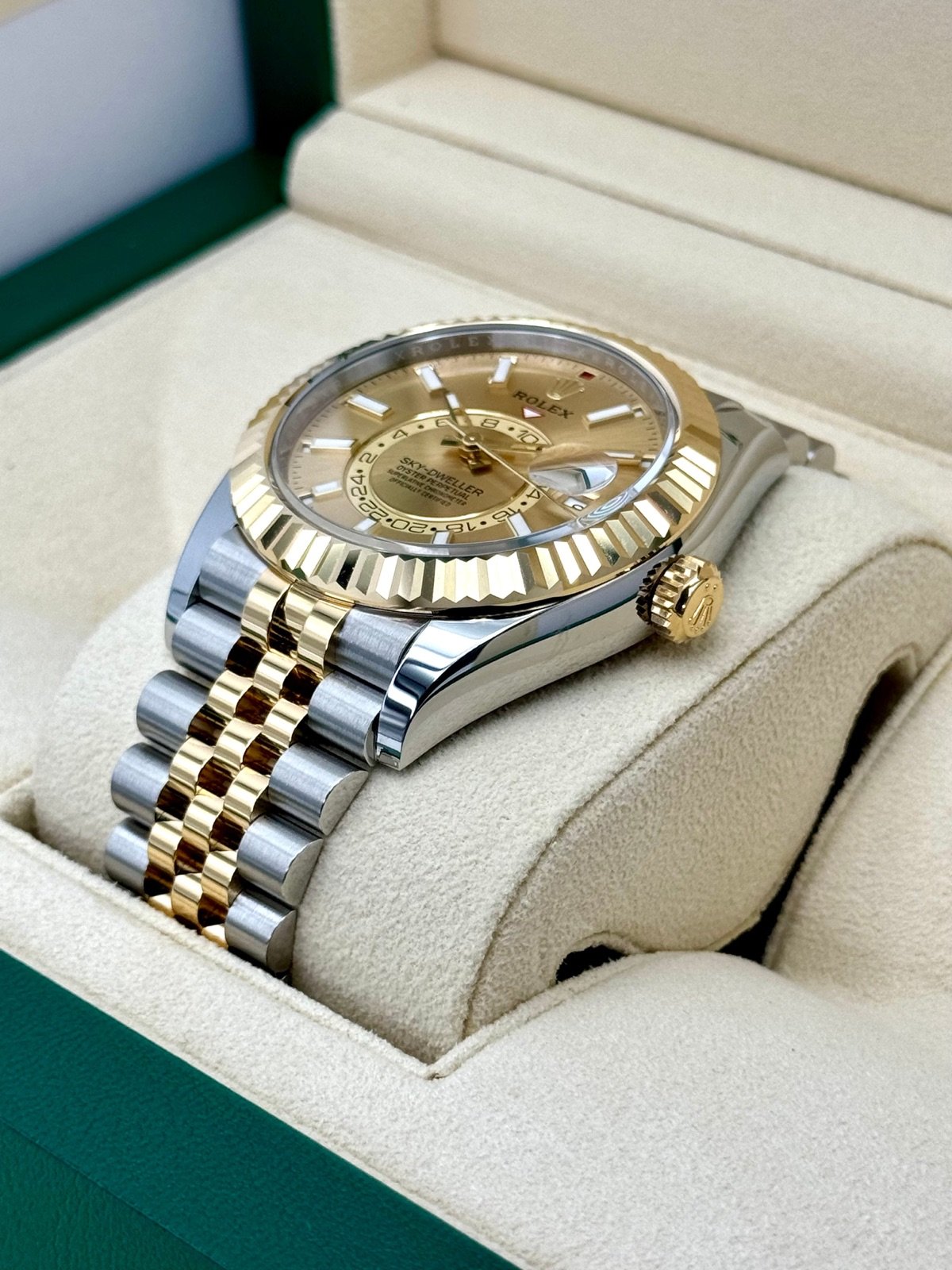 2024 Rolex Sky-Dweller 42mm 336933 Jubilee Champagne Dial (Unworn) - Image 5