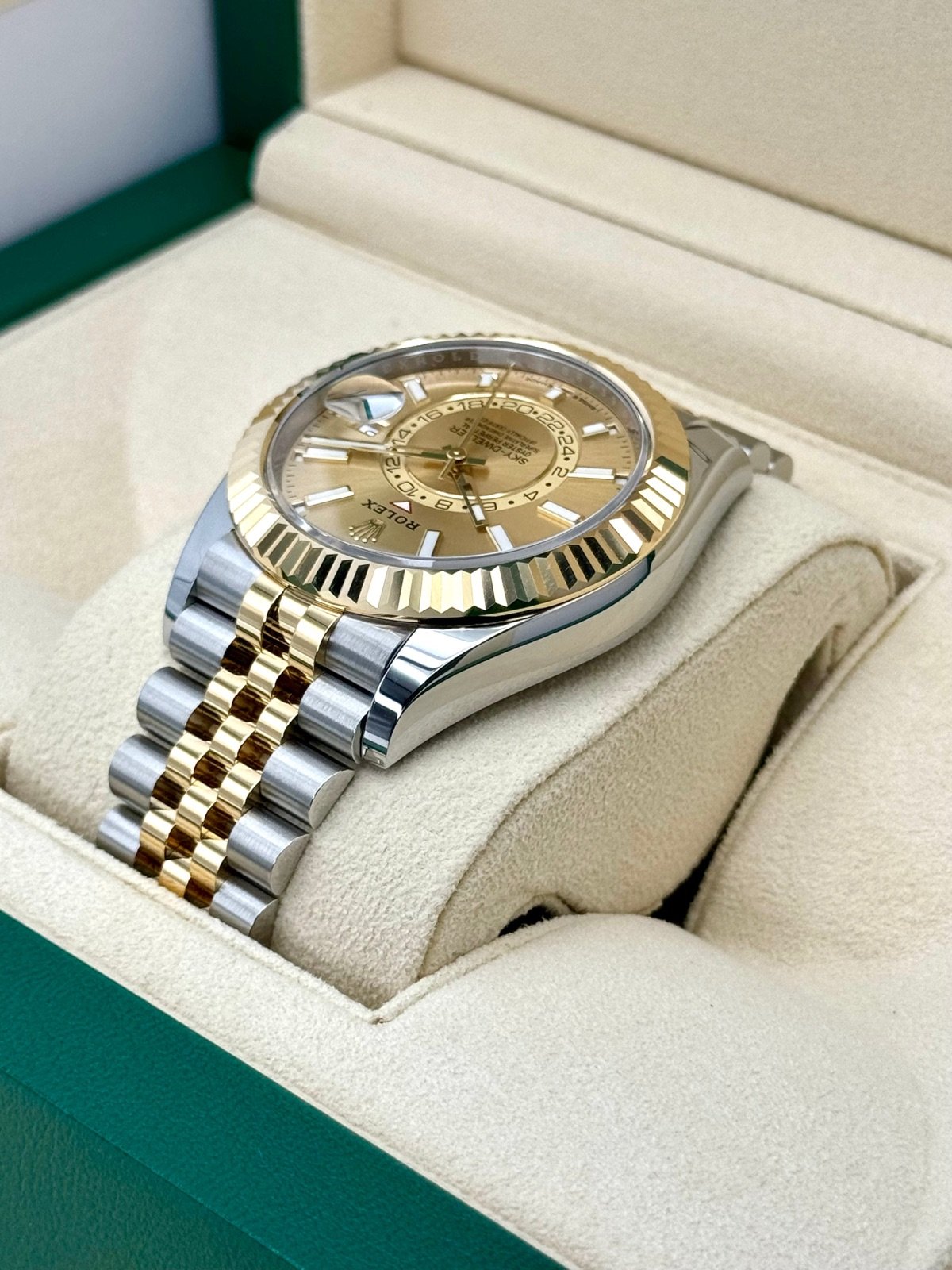 2024 Rolex Sky-Dweller 42mm 336933 Jubilee Champagne Dial (Unworn) - Image 7