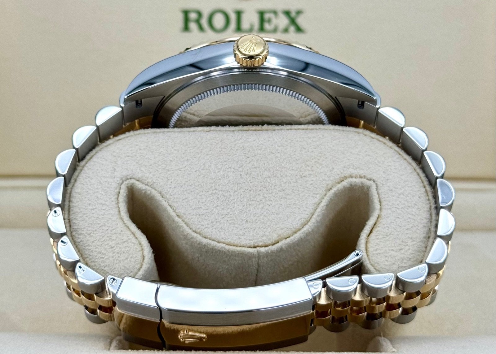 2024 Rolex Sky-Dweller 42mm 336933 Jubilee Champagne Dial (Unworn) - Image 9