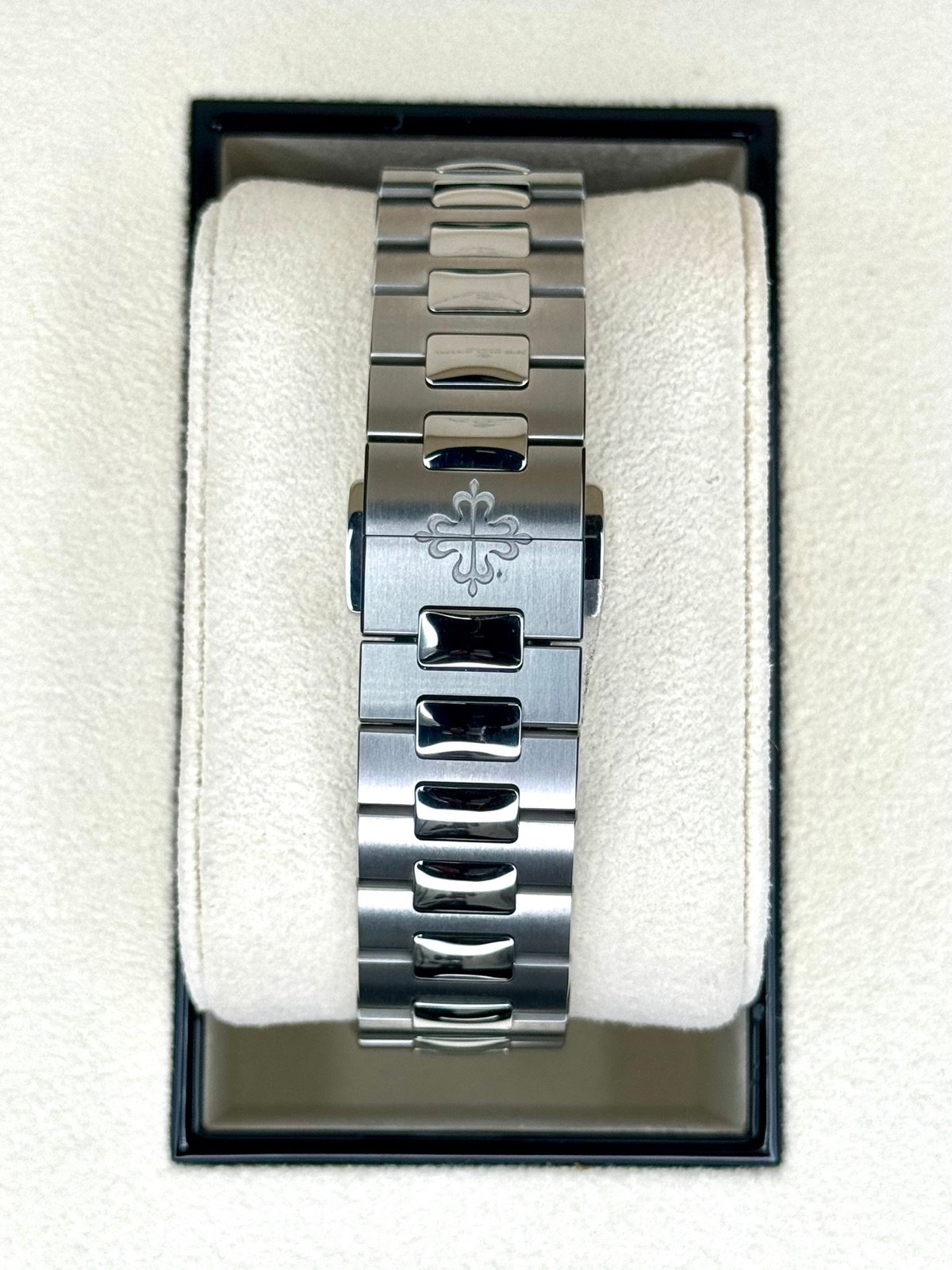 2022 Patek Philippe 40.5mm 5726/1A-014 Nautilus Moonphase Blue Dial (Unworn) - Image 2