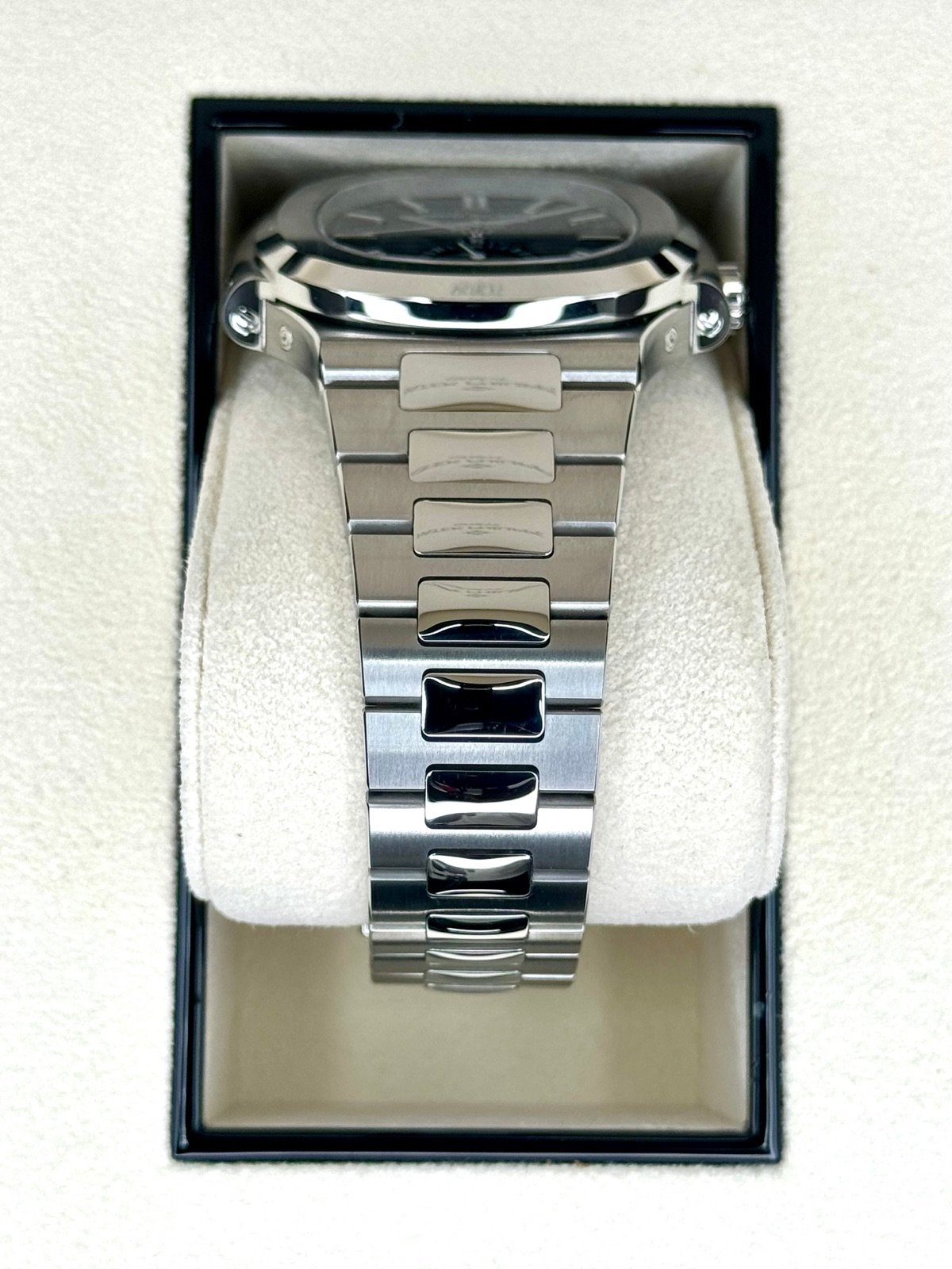 2022 Patek Philippe 40.5mm 5726/1A-014 Nautilus Moonphase Blue Dial (Unworn) - Image 3