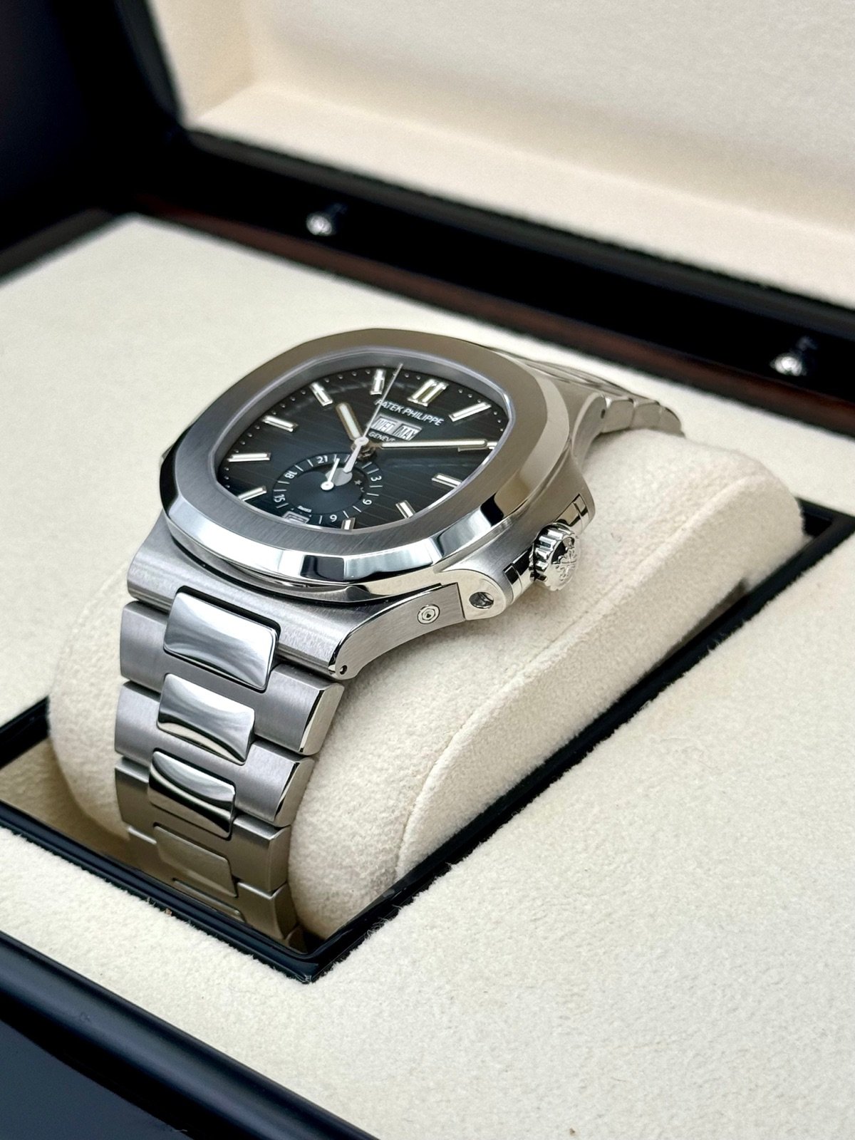 2022 Patek Philippe 40.5mm 5726/1A-014 Nautilus Moonphase Blue Dial (Unworn) - Image 5