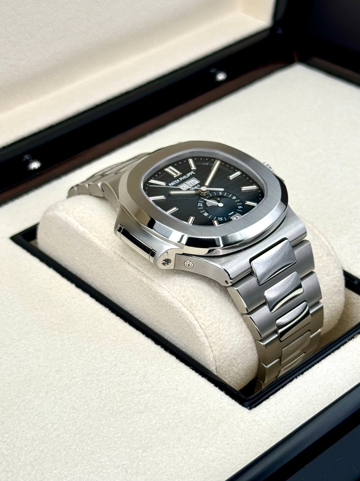 2022 Patek Philippe 40.5mm 5726/1A-014 Nautilus Moonphase Blue Dial (Unworn) - Image 6