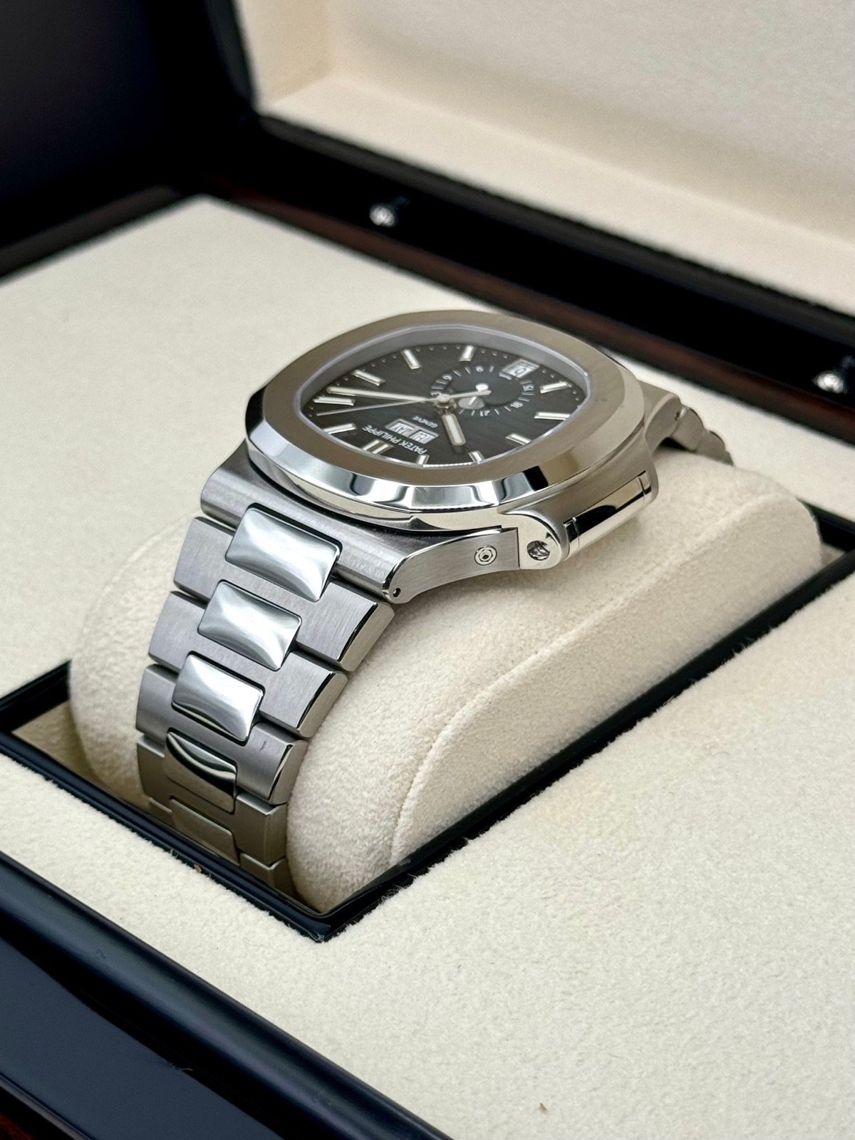2022 Patek Philippe 40.5mm 5726/1A-014 Nautilus Moonphase Blue Dial (Unworn) - Image 7
