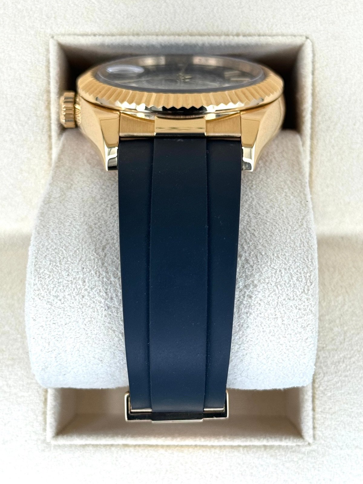 2022 Rolex Sky-Dweller 42mm 326238 Yellow Gold Oysterflex Black Dial - Image 4