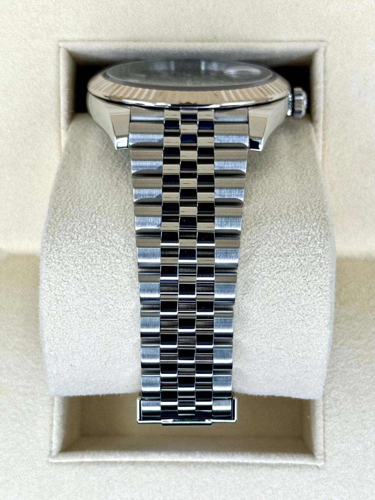 2021 Rolex Datejust 41mm 126334 Stainless Steel Jubilee Rhodium Dial - Image 3