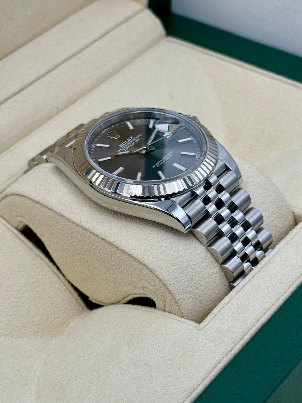 2021 Rolex Datejust 41mm 126334 Stainless Steel Jubilee Rhodium Dial - Image 6