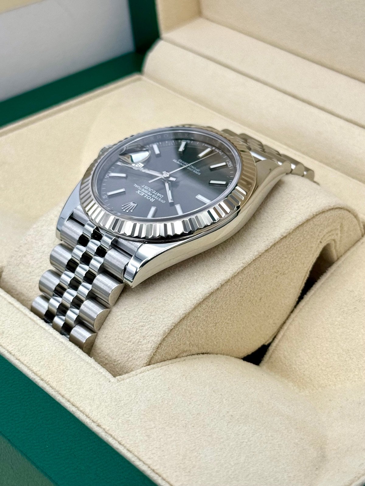2021 Rolex Datejust 41mm 126334 Stainless Steel Jubilee Rhodium Dial - Image 7