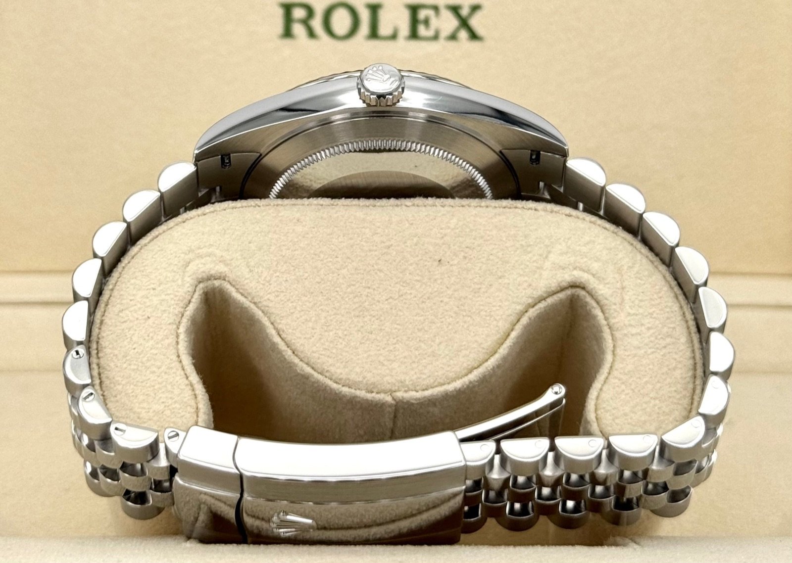 2021 Rolex Datejust 41mm 126334 Stainless Steel Jubilee Rhodium Dial - Image 9