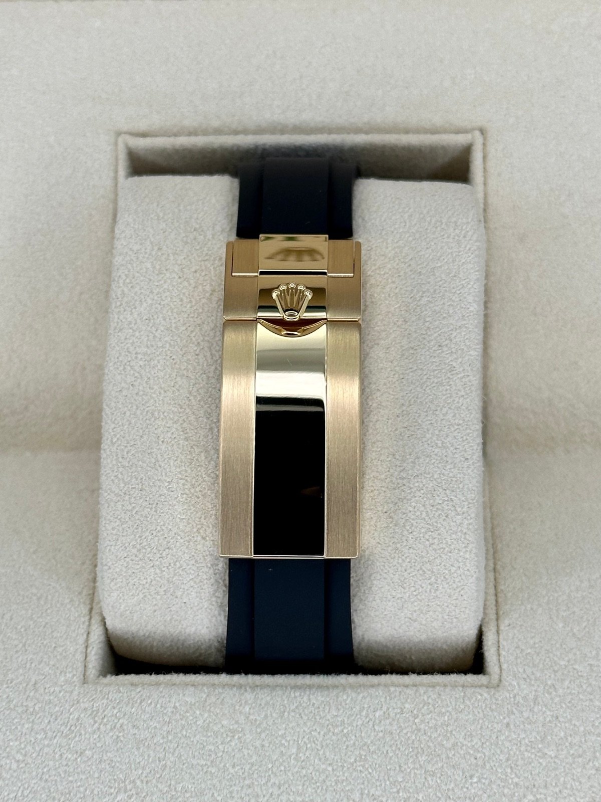 2024 Rolex Yacht-Master 42mm 226658 Gold Oysterflex Black Dial (Unworn) - Image 2