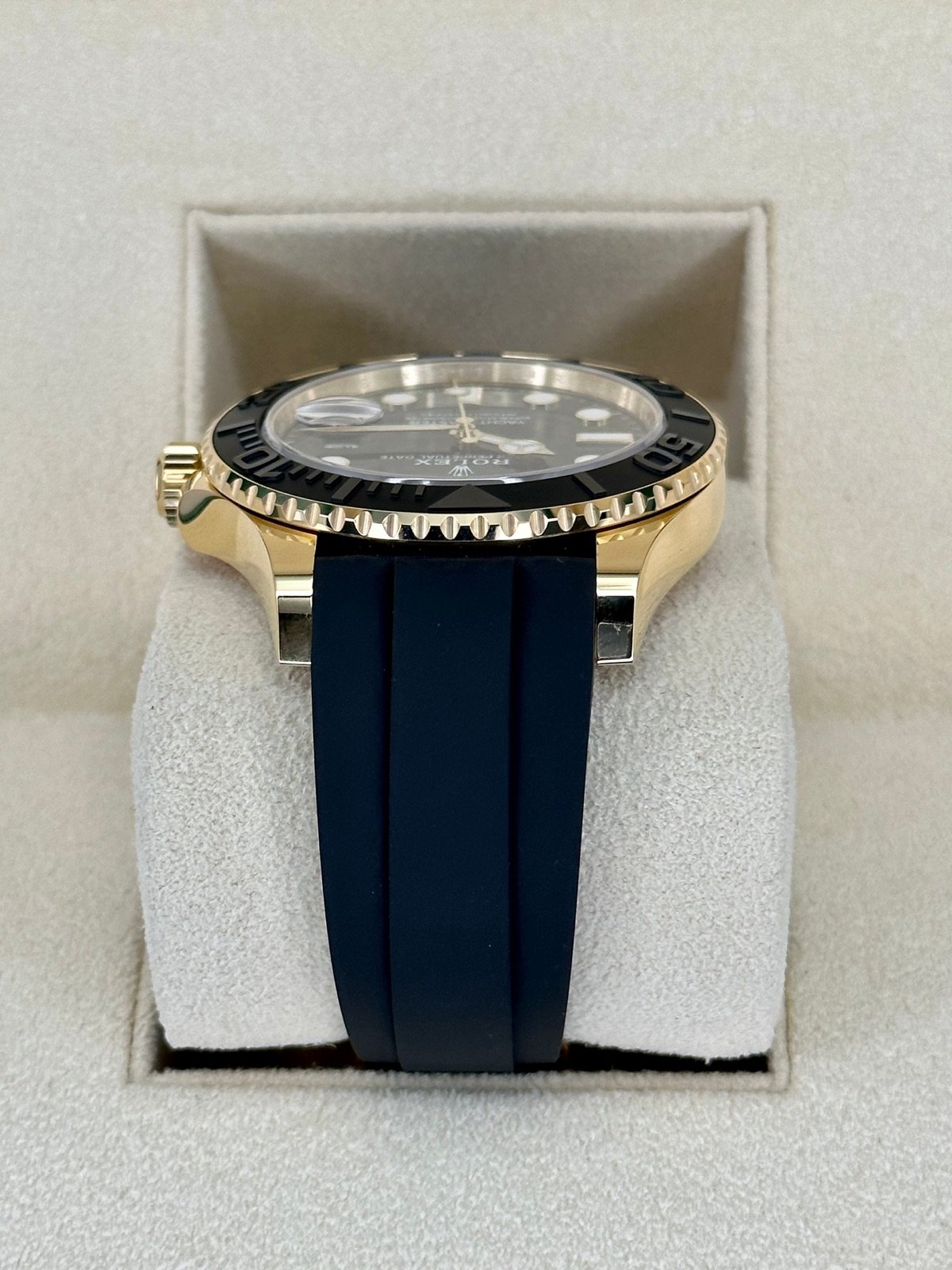 2024 Rolex Yacht-Master 42mm 226658 Gold Oysterflex Black Dial (Unworn) - Image 4