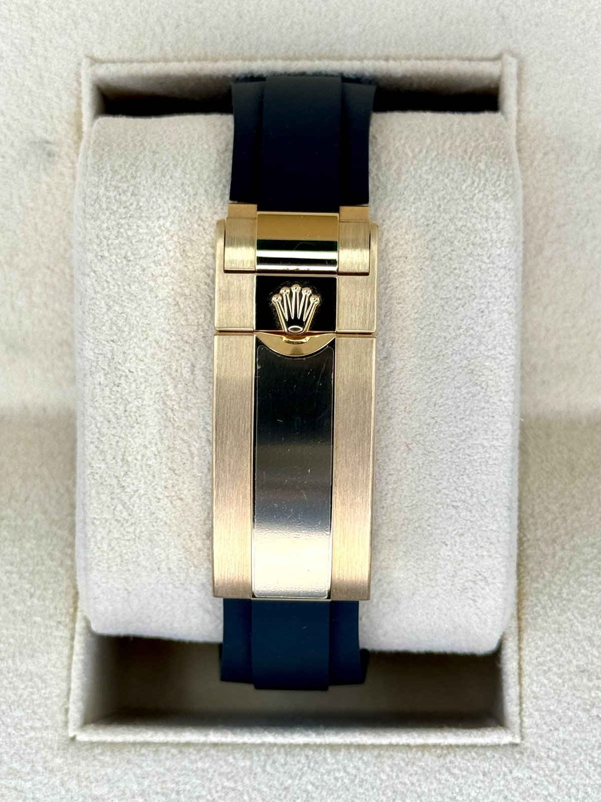 2024 Rolex Yacht-Master 42mm 226658 Gold Oysterflex Black Dial (Unworn) - Image 2