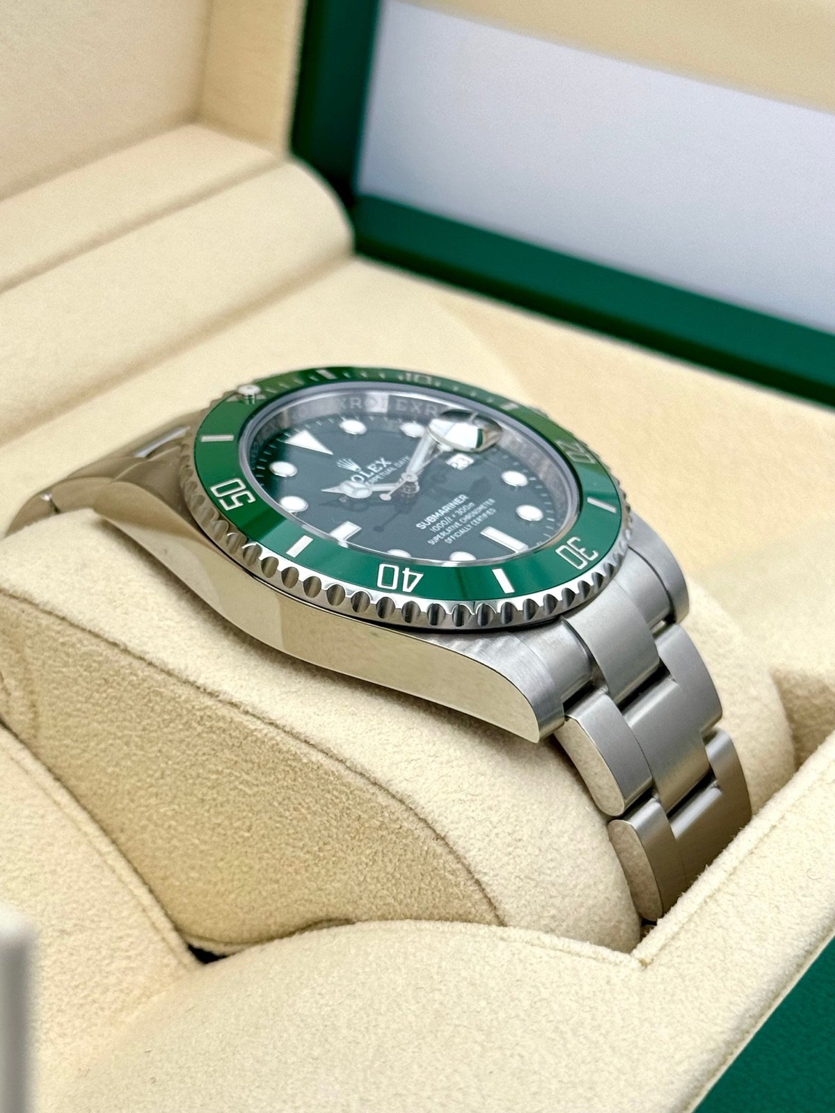 2019 Rolex Submariner “Hulk” 40mm 116610LV Green Dial - Image 6
