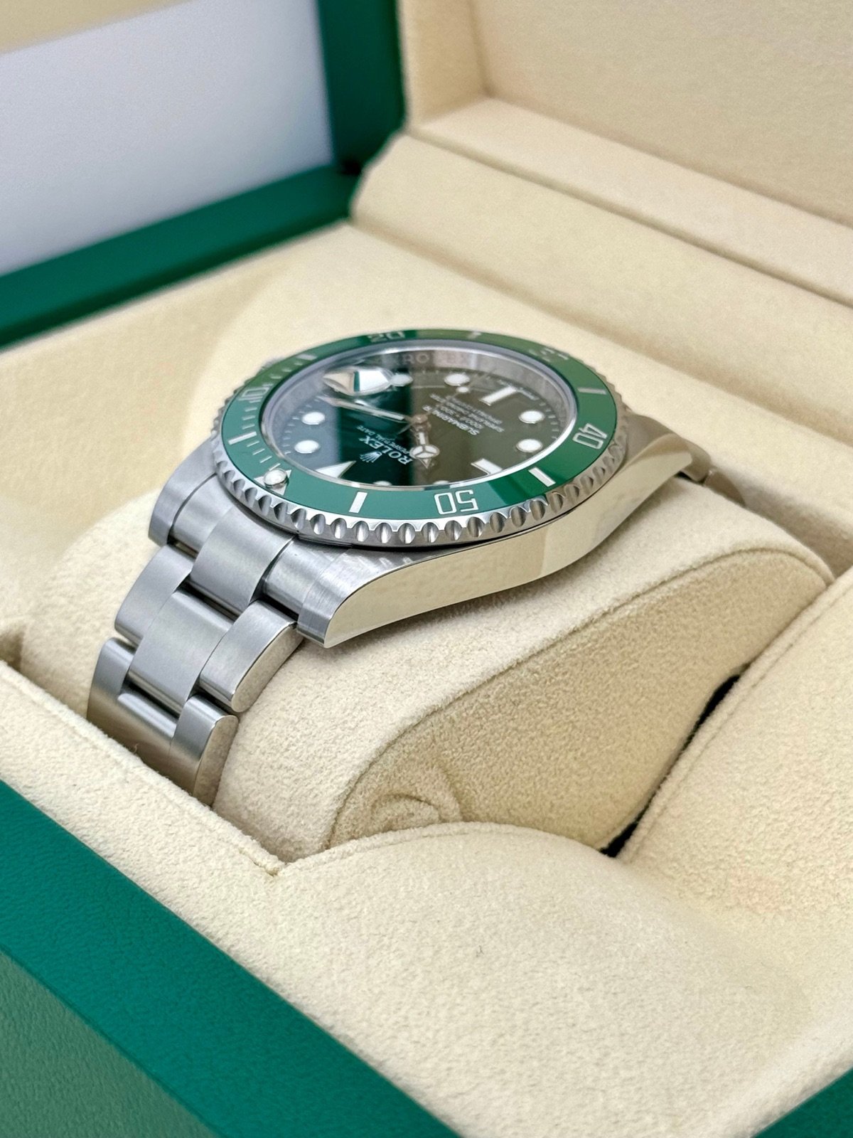 2019 Rolex Submariner “Hulk” 40mm 116610LV Green Dial - Image 7